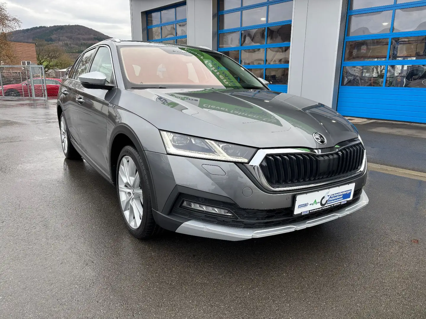 Skoda Octavia Combi Scout 4x4 LED NAV PANO KAMERA AHK Gris - 2