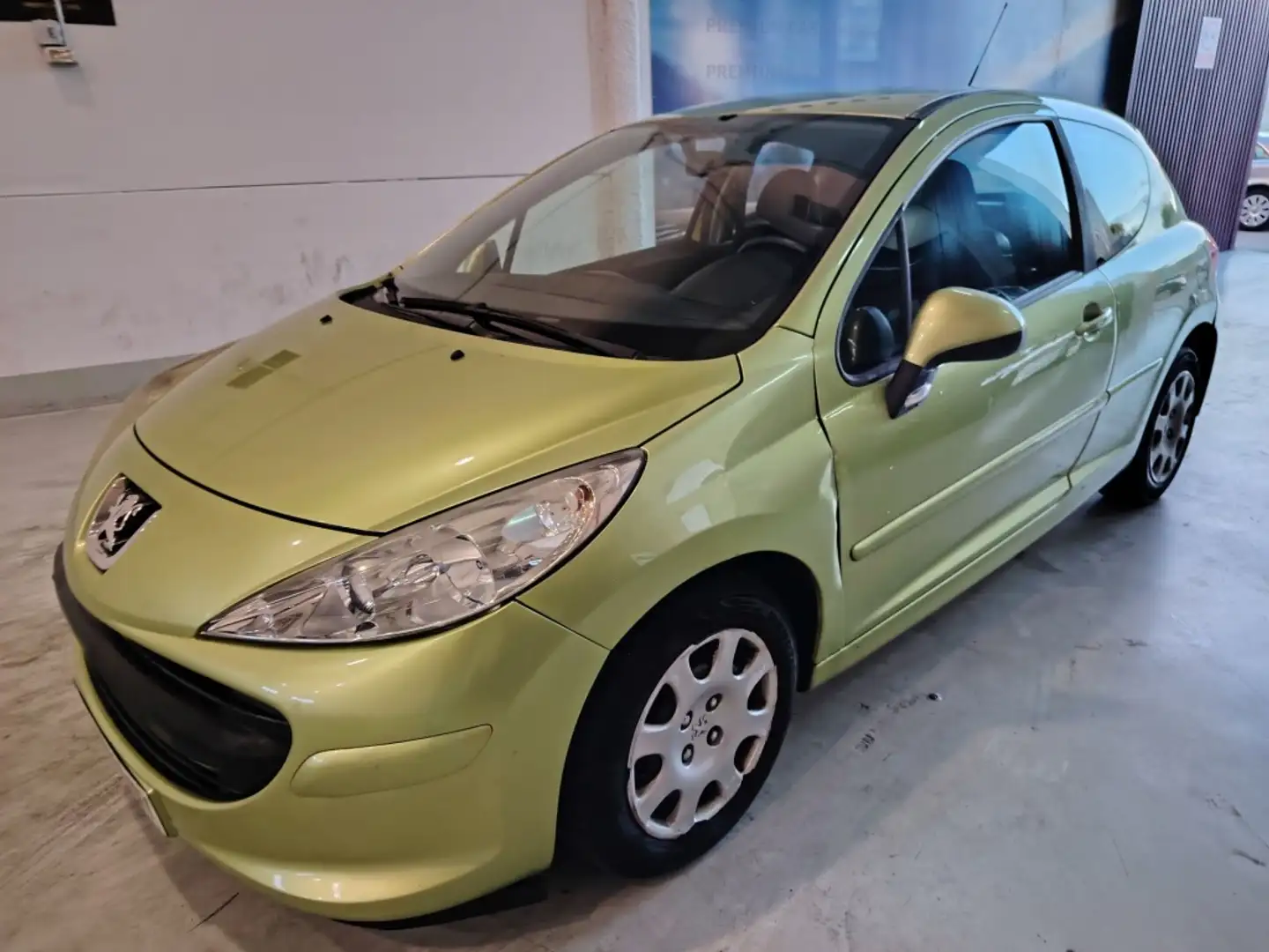 Peugeot 207 1.4HDI Urban Verde - 1