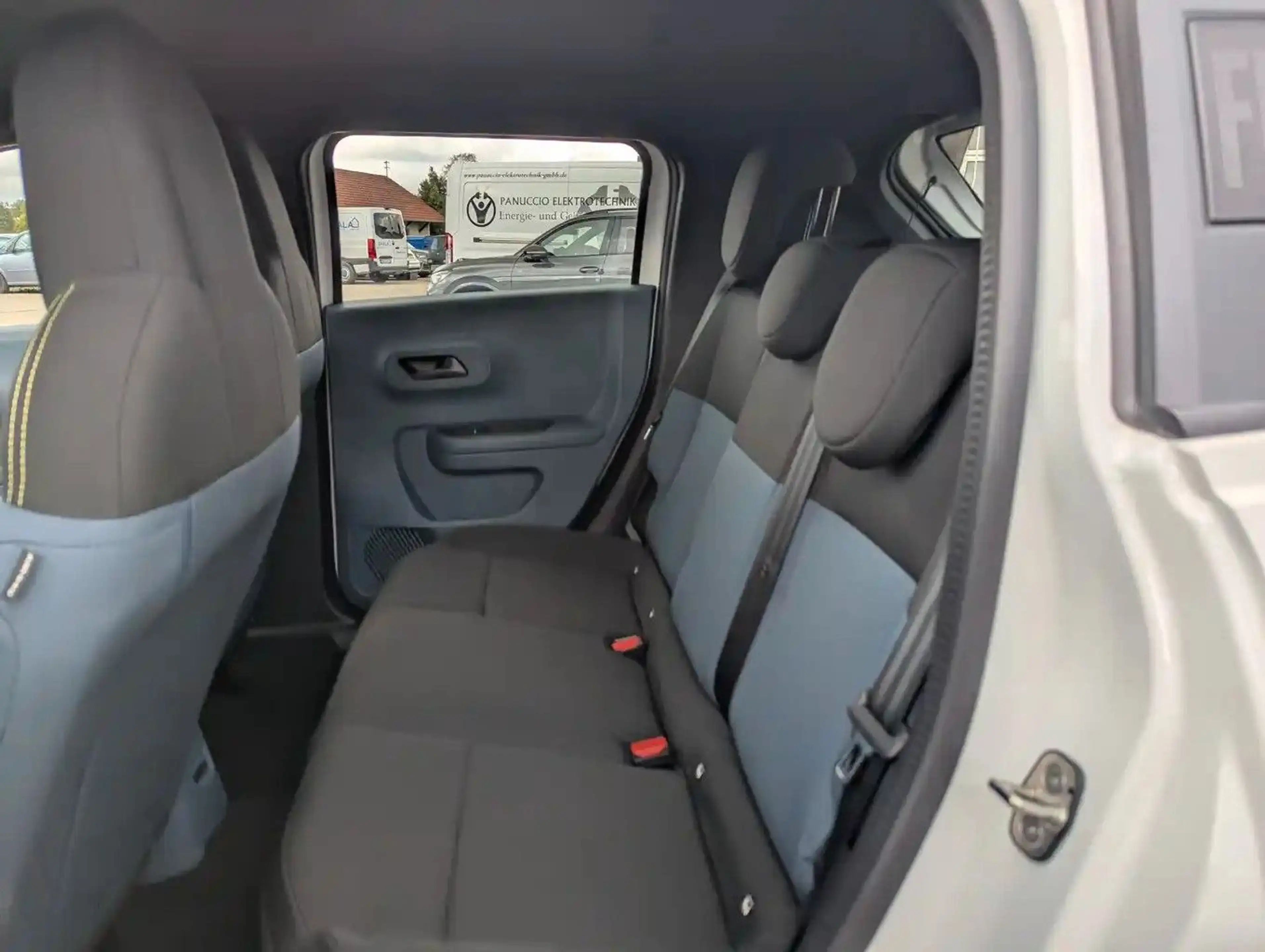 Fiat Grande Panda 1.2 Hybrid 81 kW Business Edition — photo 11