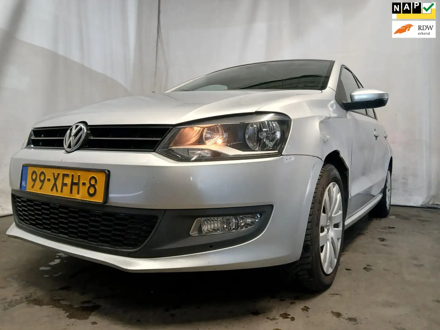 Volkswagen Polo 1.2 TSI BlueMotion Comfort Edition SCHADEAUTO!! Grijs - 1