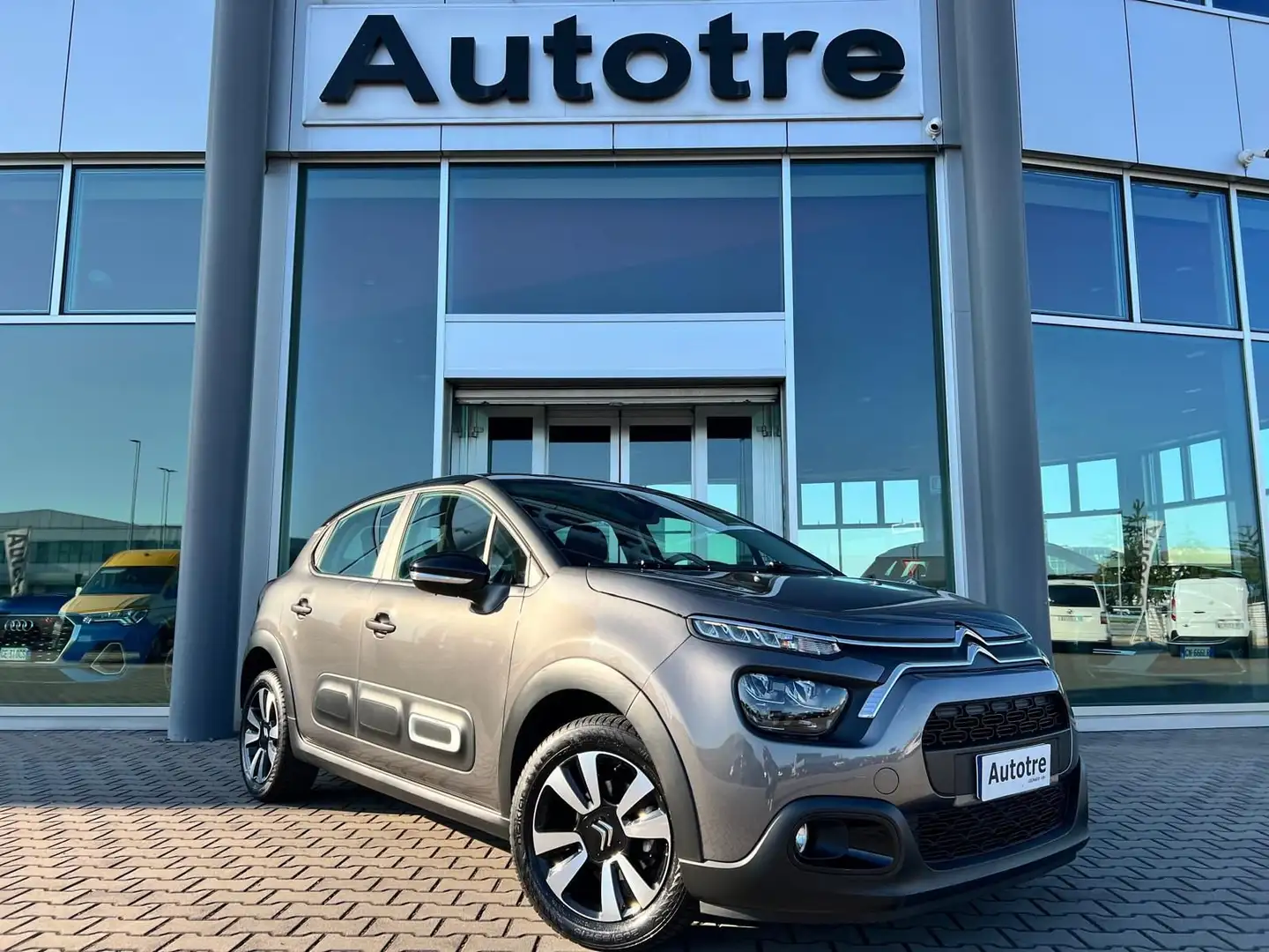 Citroen C3 BlueHDi 100 S&S Shine Grijs - 1