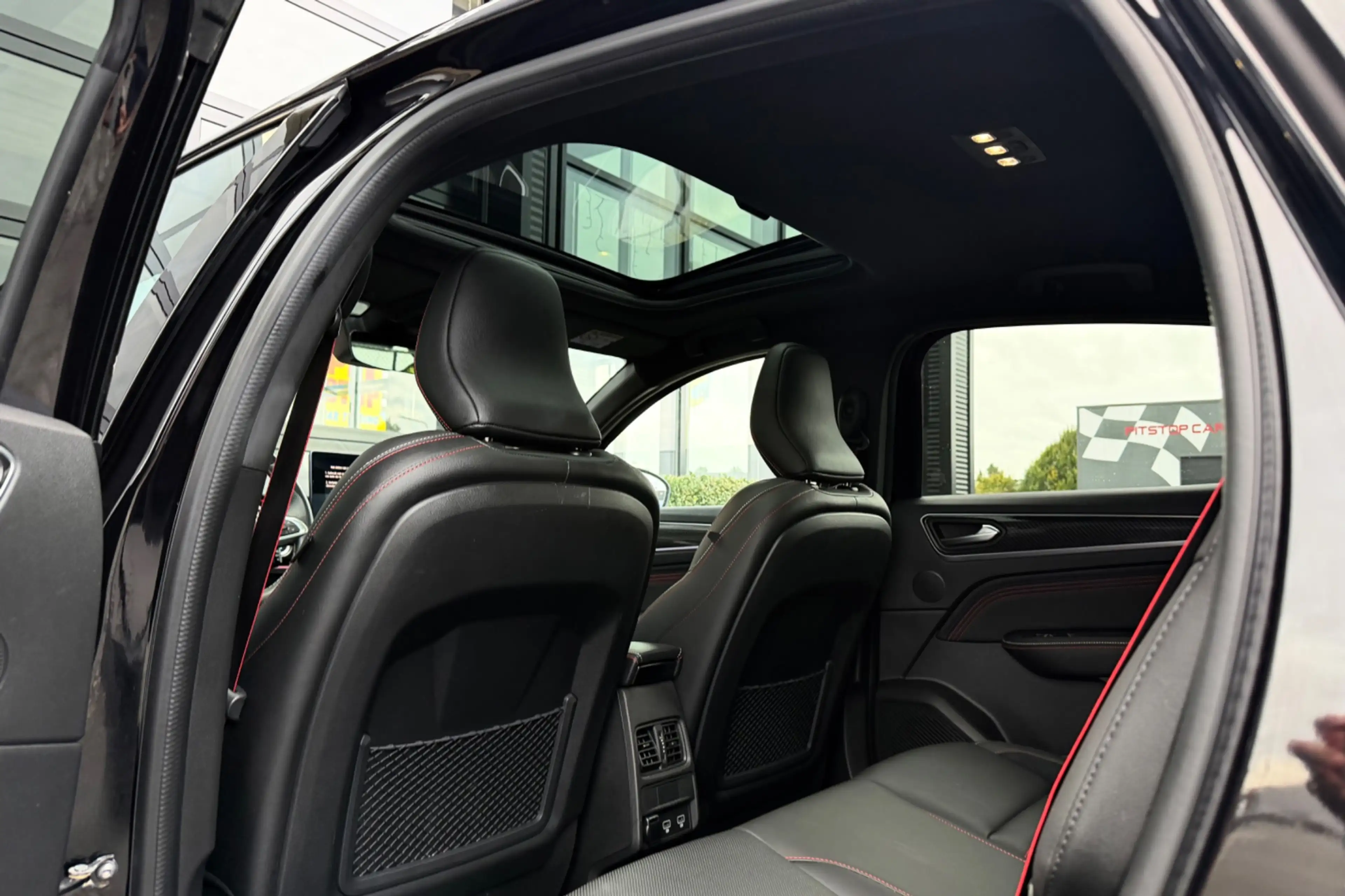 Renault Arkana 1.6 E-Tech Hybrid 145 R.S. Line, Pano, LED, Volled — photo 11