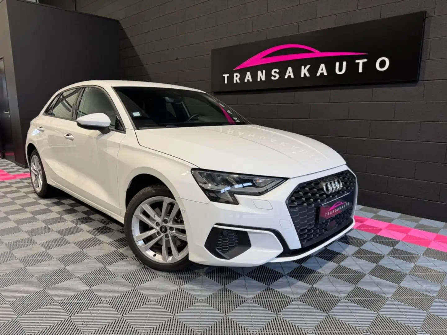 Audi A3 40 TFSIe 204 S tronic 6 S Line intérieur Weiß - 1