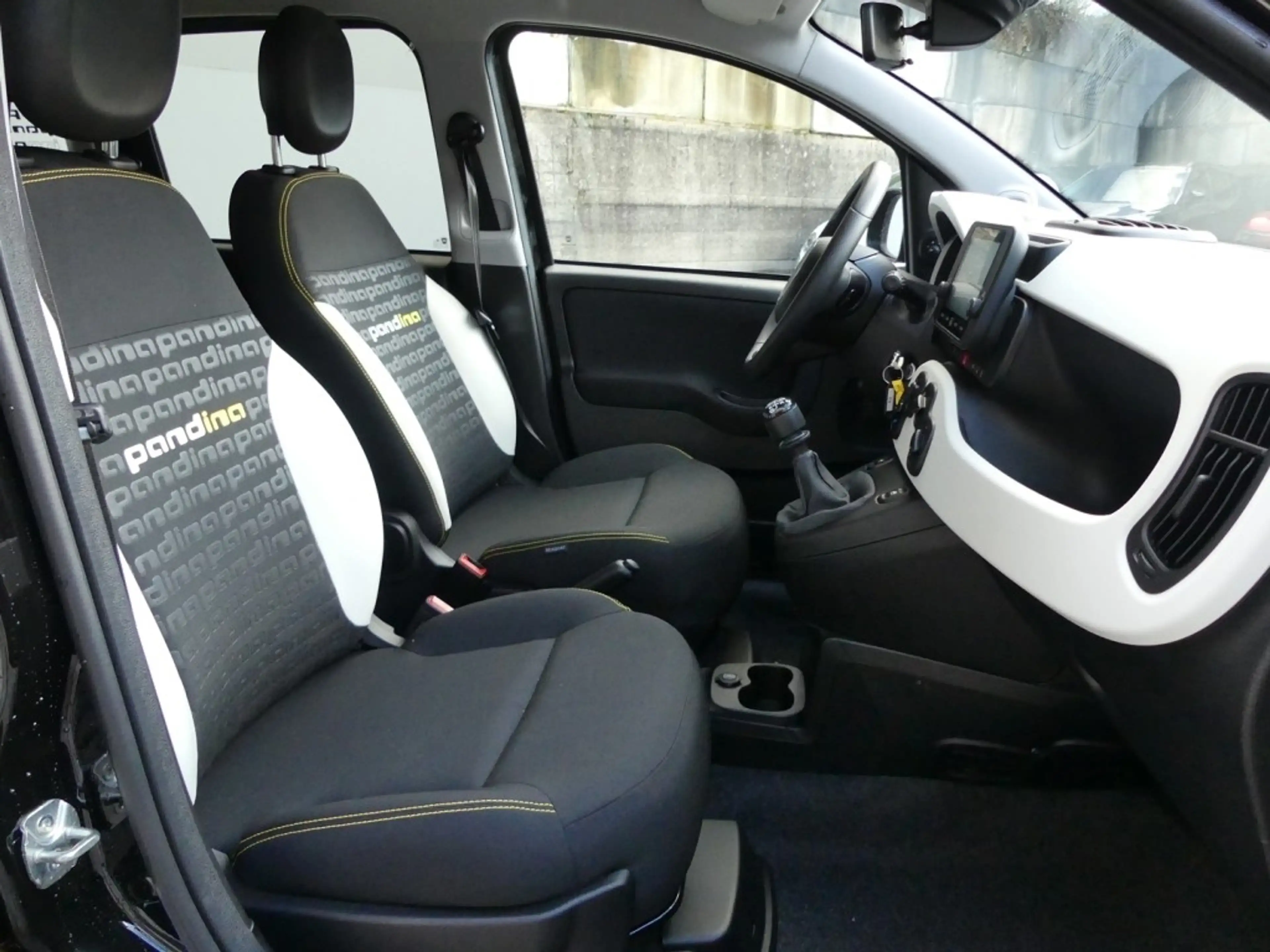 Fiat New Panda PANDA CROSS HYBRID 1.0 GSE 65PS CARPLAY 5-SITZER — photo 12