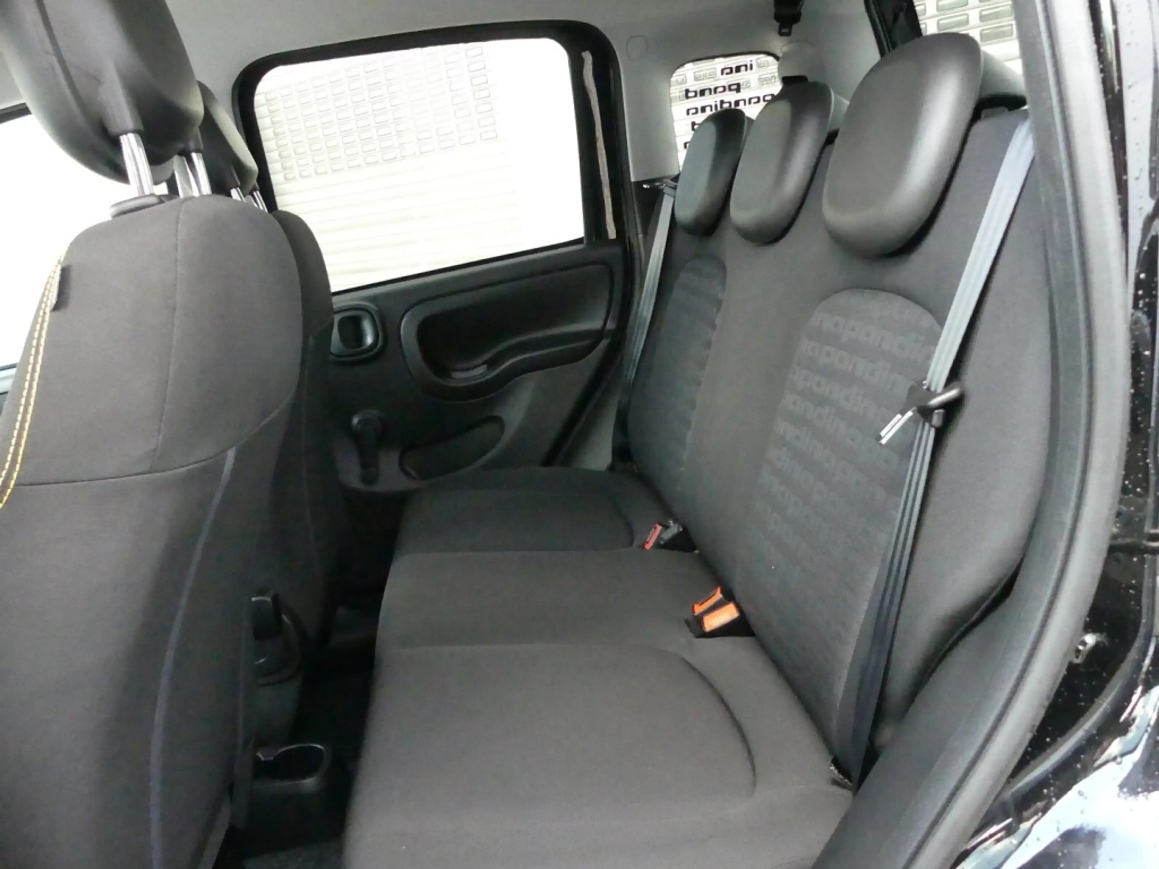Fiat New Panda PANDA CROSS HYBRID 1.0 GSE 65PS CARPLAY 5-SITZER — photo 11