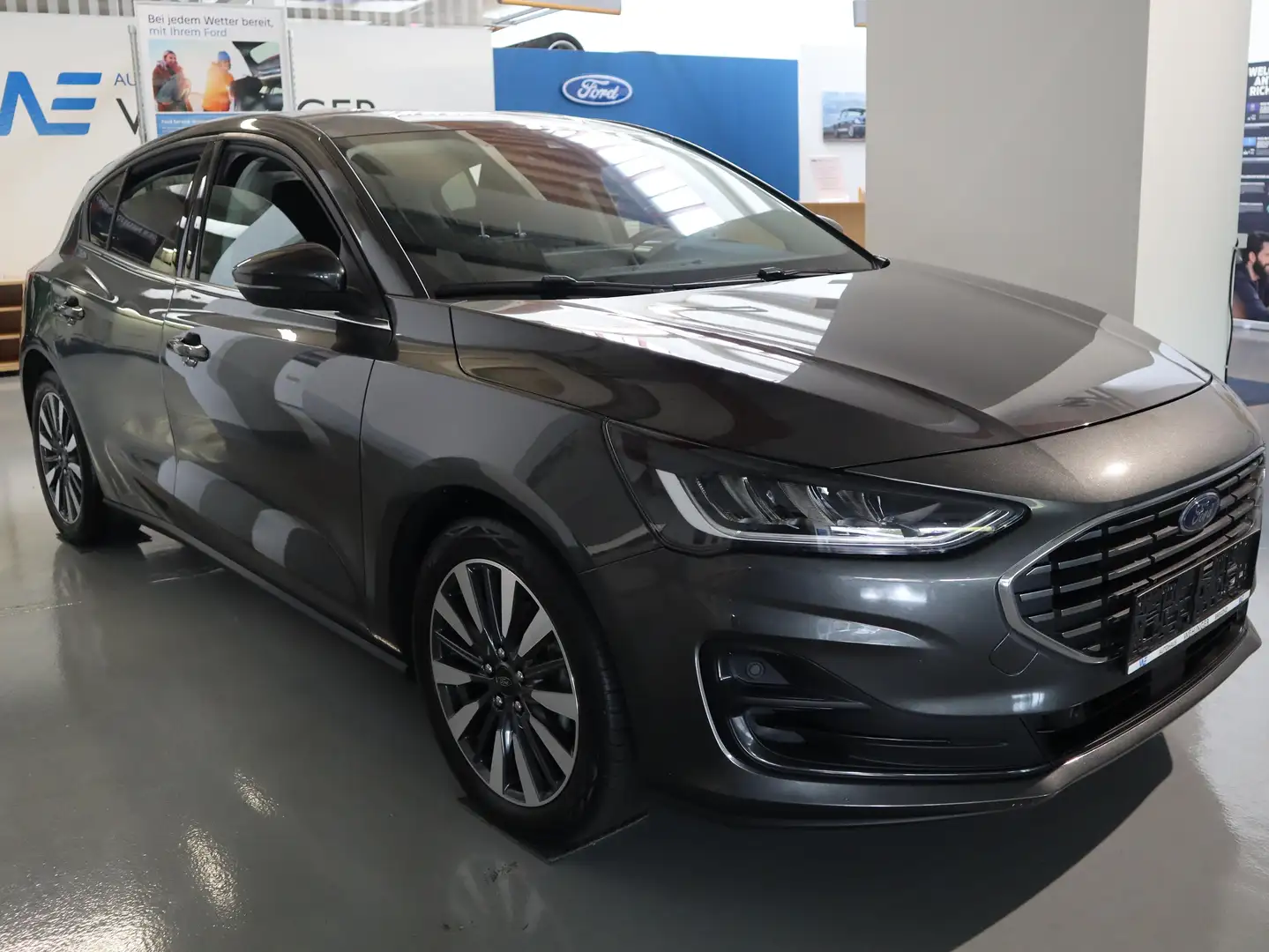 Ford Focus Titanium X Grau - 1