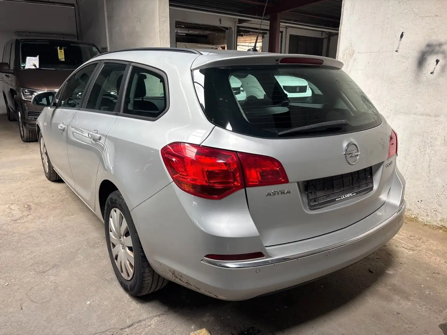 Opel Astra J Sports Tourer Edition Tempomat TÜV TOP Silber - 2