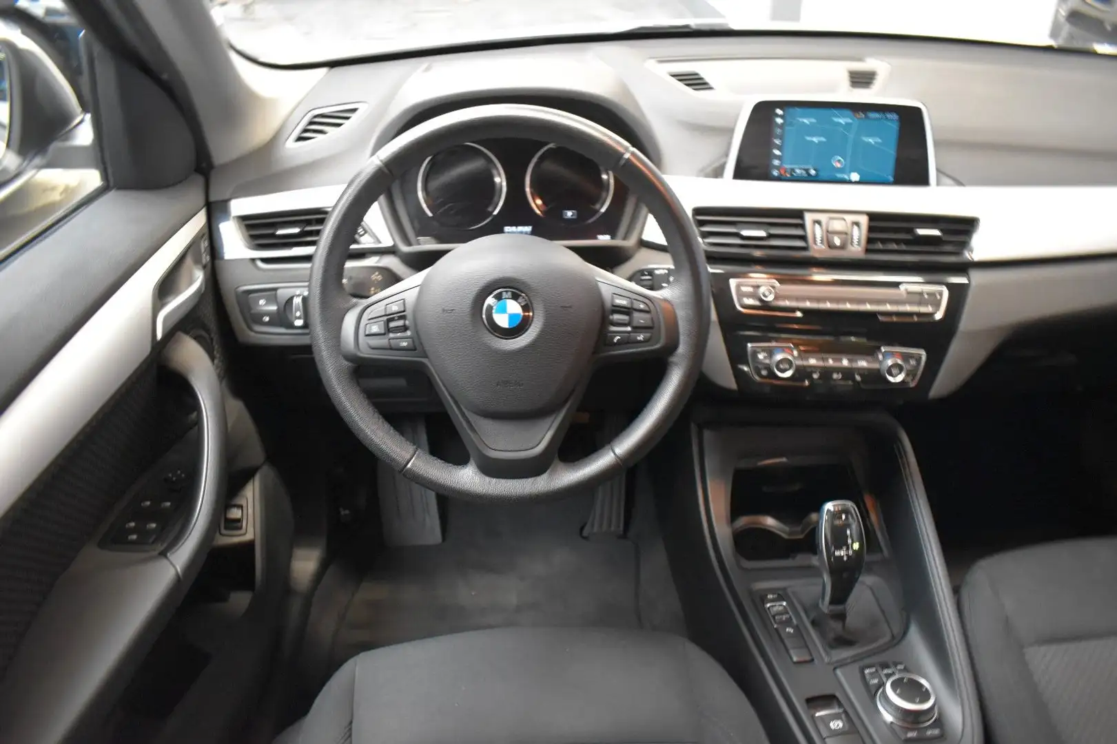 BMW X1 sDrive 18 d Advantage*NAVIGATION*PDC*SHZ*ALU Weiß - 2