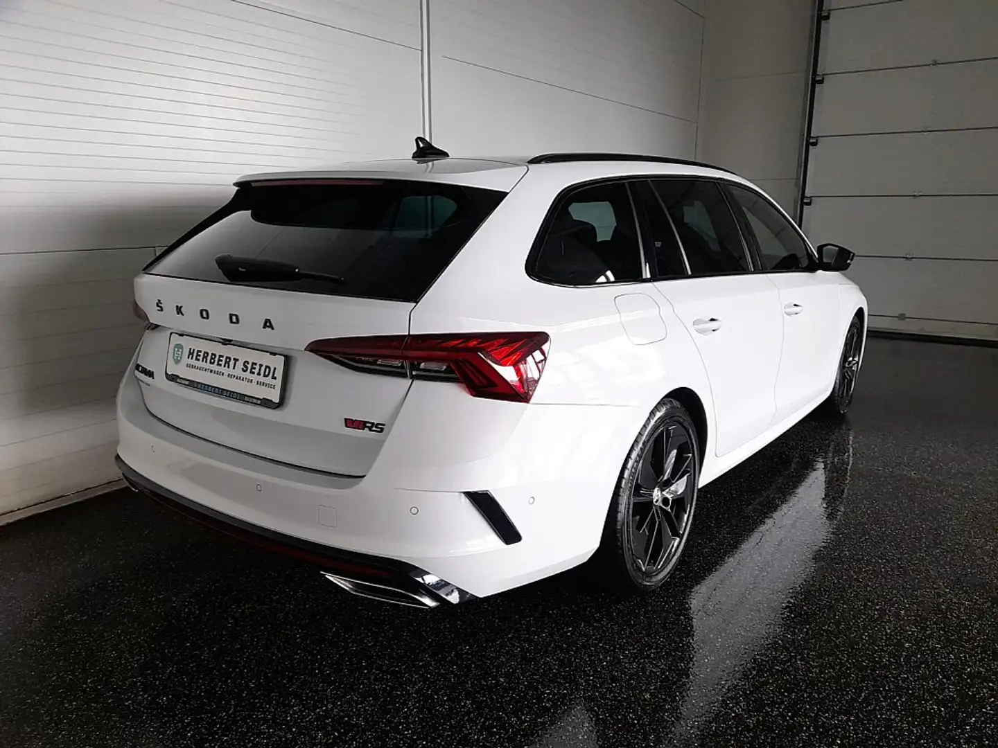 Skoda Octavia Combi RS 4x4  2,0 TDI DSG *STANDHEIZUNG / MATRI... Weiß - 2