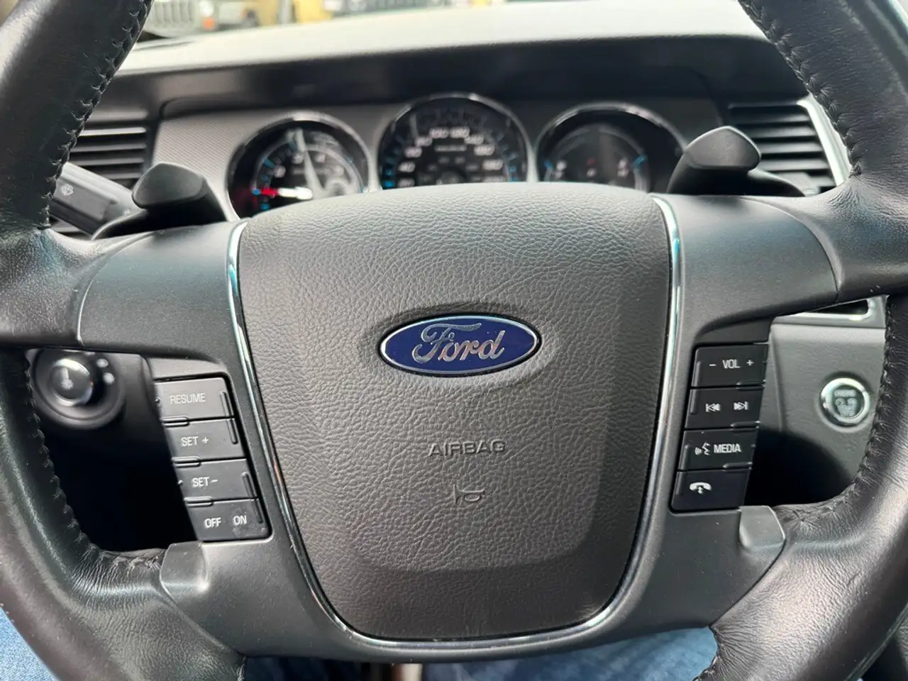 Ford Taurus снимка Ford Taurus