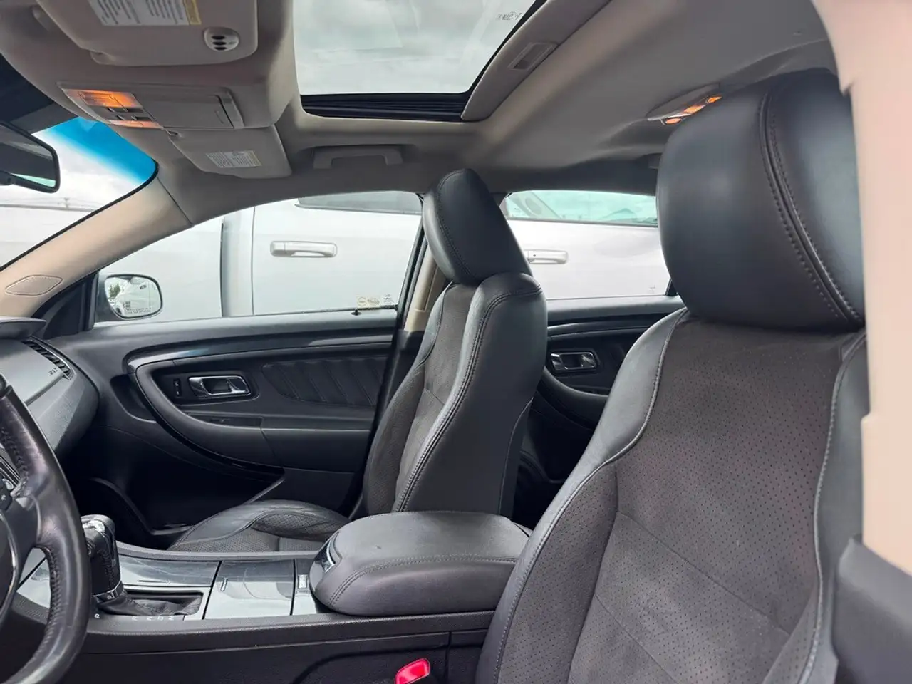 Ford Taurus снимка Ford Taurus