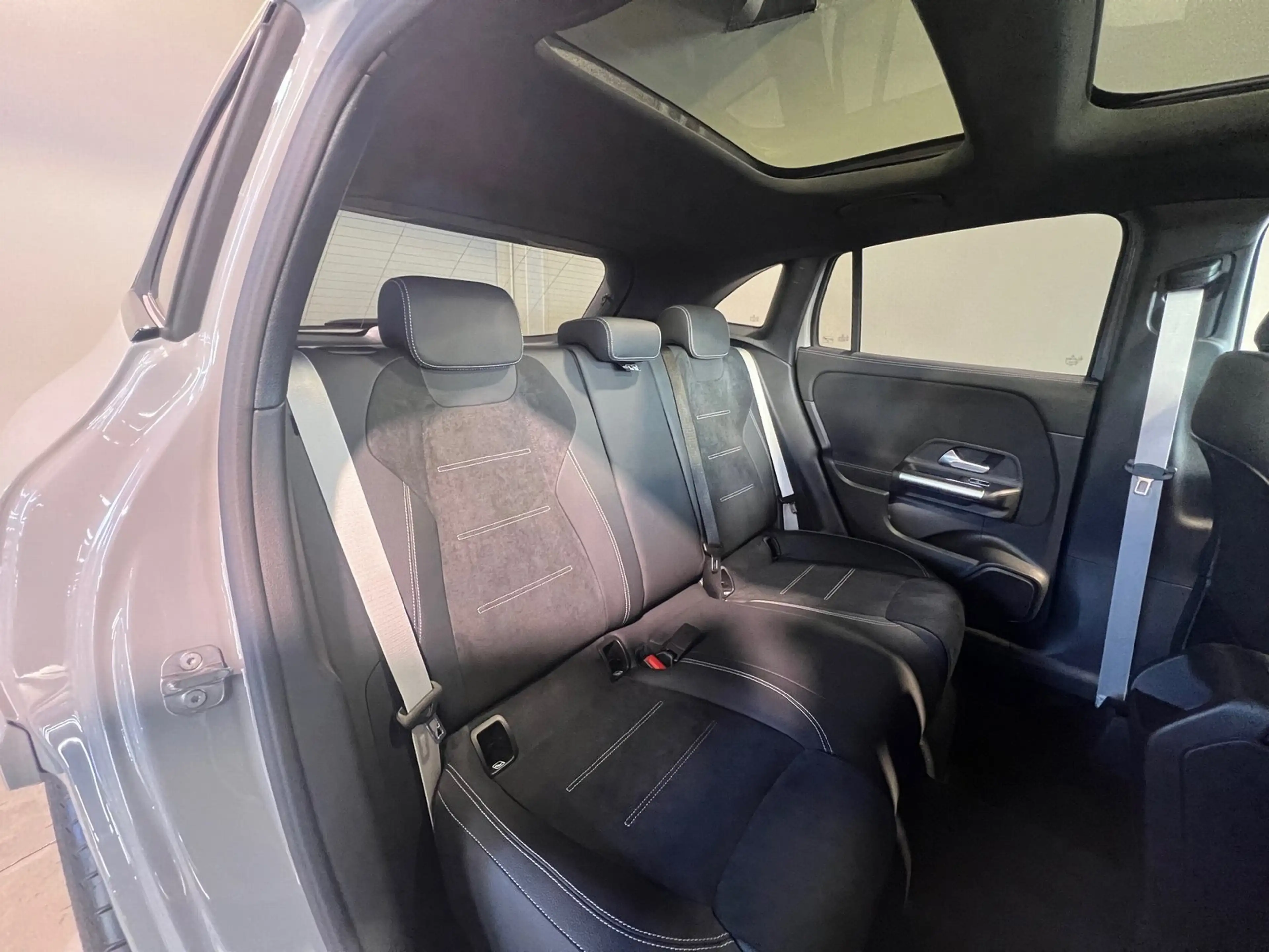 Mercedes-Benz GLA 200 Edition AMG Night Pano/AHK/20"/Tot/MBUX+ — photo 10