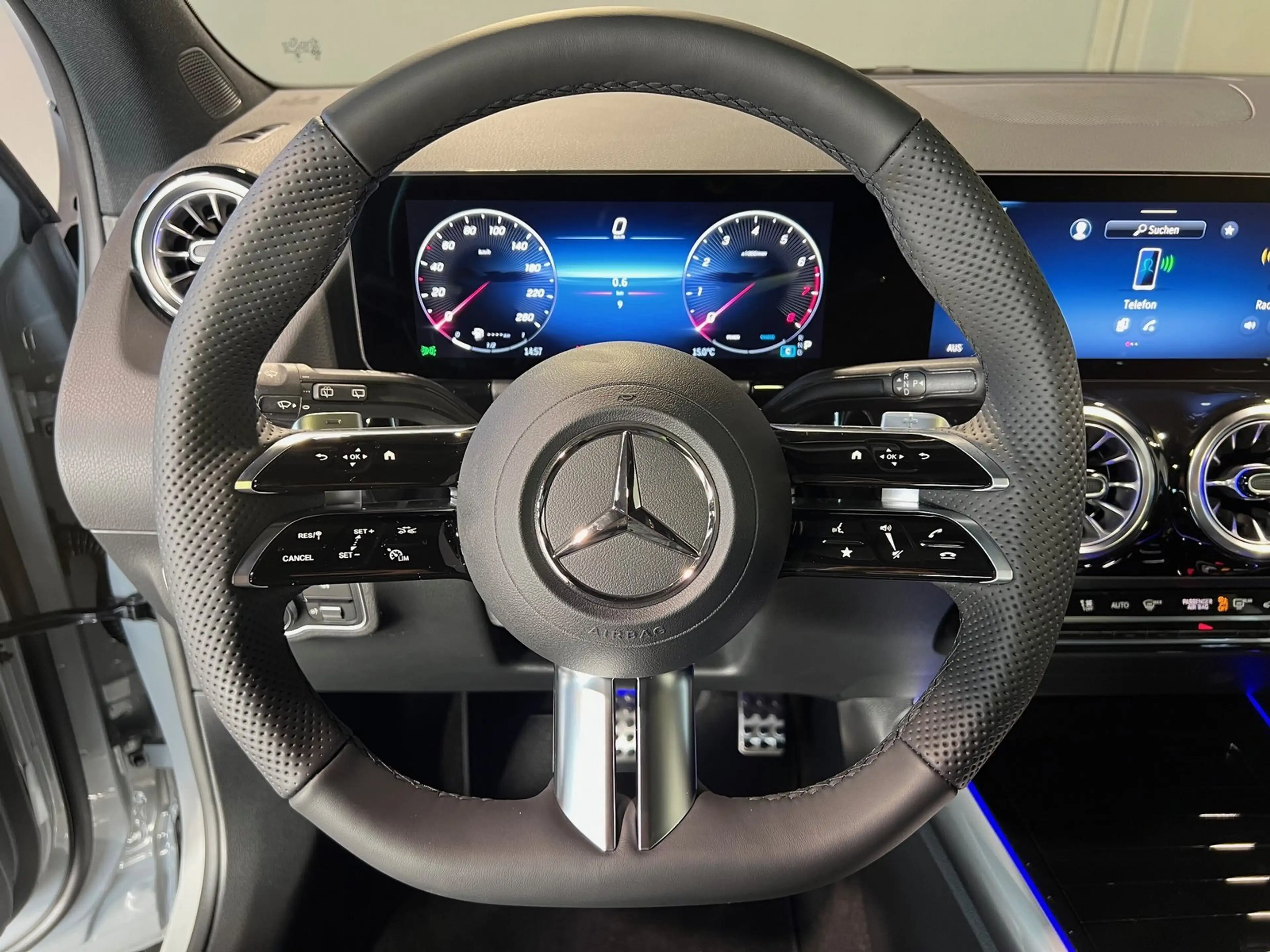 Mercedes-Benz GLA 200 Edition AMG Night Pano/AHK/20"/Tot/MBUX+ — photo 6
