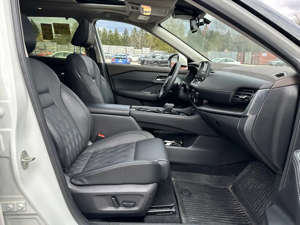 Nissan Rogue снимка Nissan Rogue