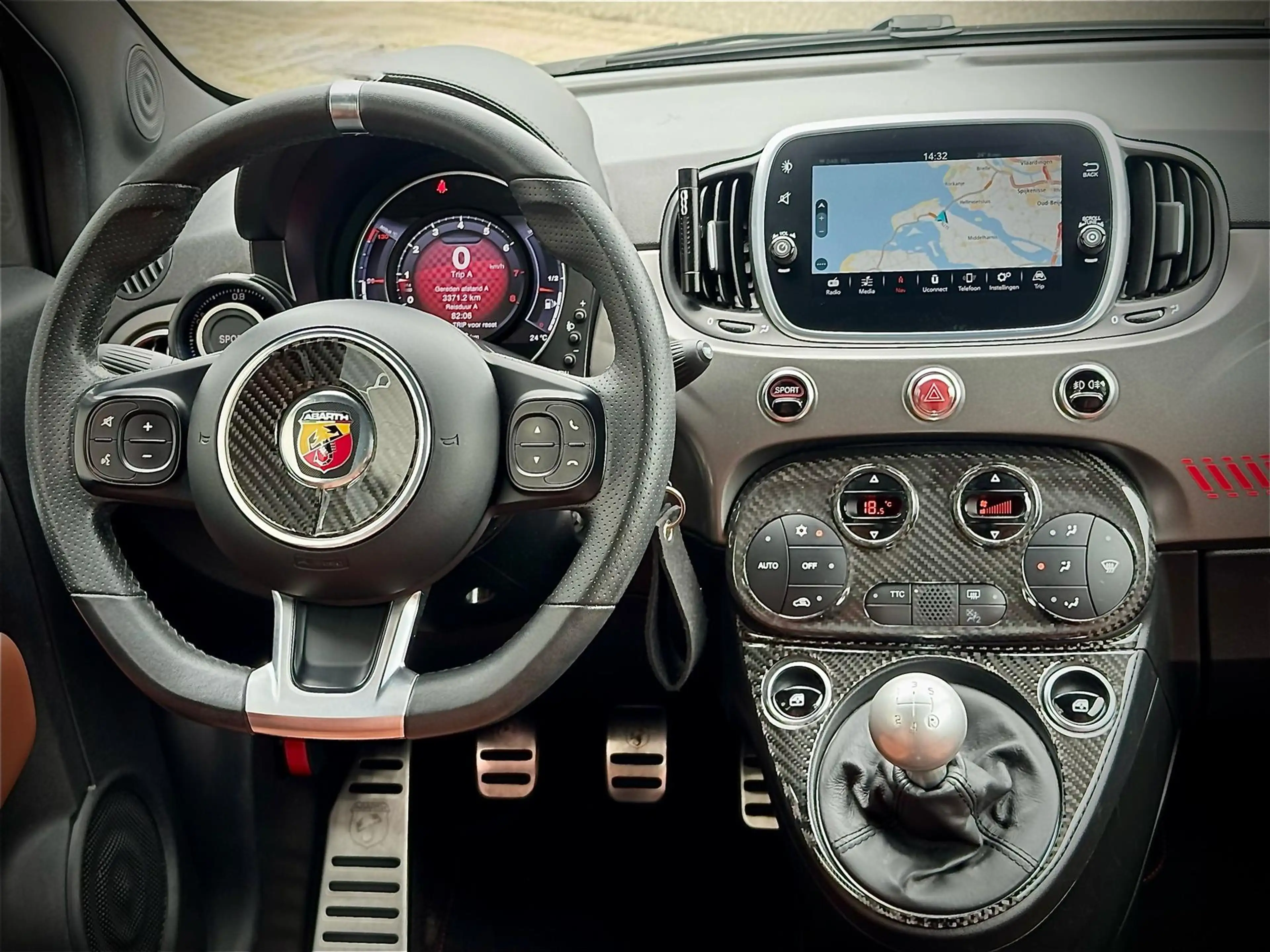 Abarth 595 Turismo 500 1.4T-Jet / Oz wheels / Manual / 165hp / Cognac — photo 18