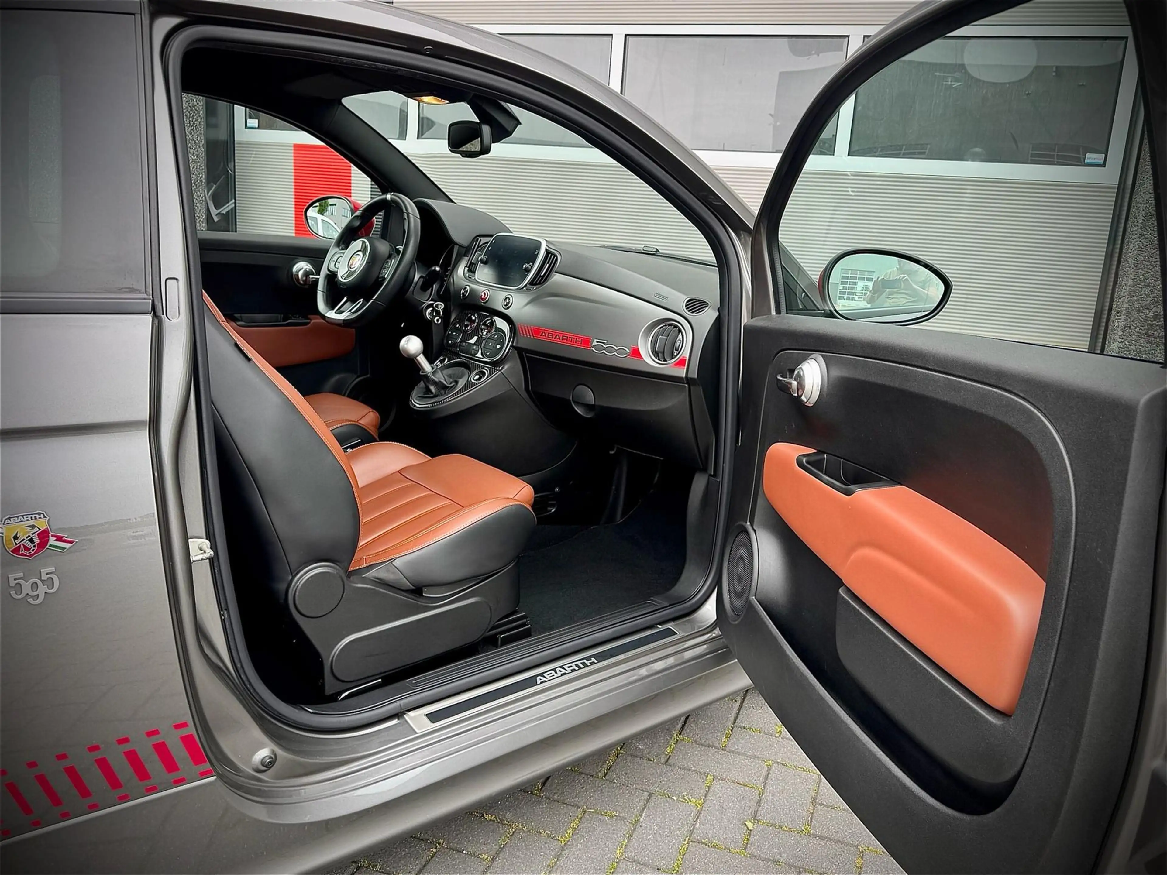 Abarth 595 Turismo 500 1.4T-Jet / Oz wheels / Manual / 165hp / Cognac — photo 17