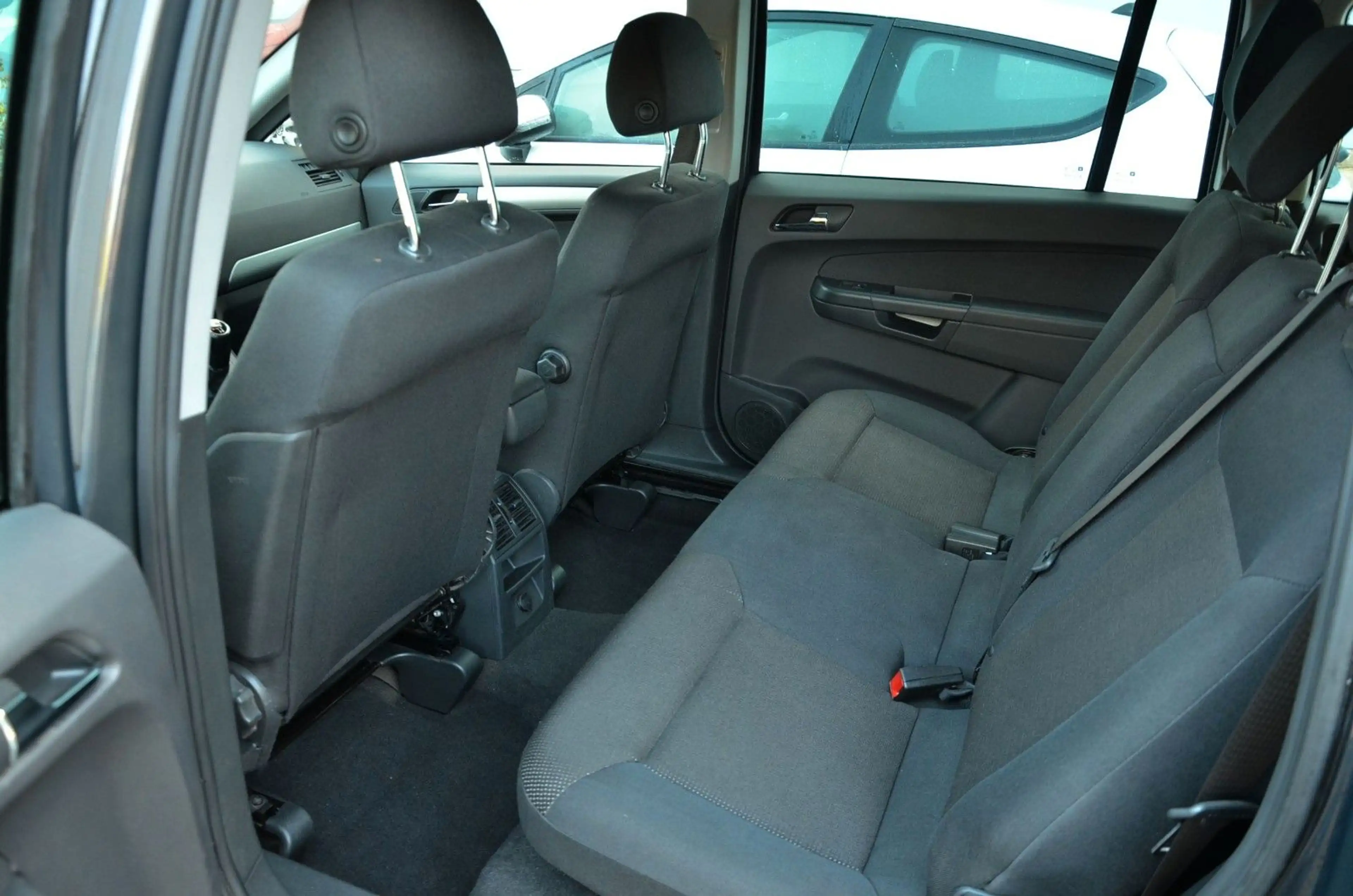 Opel Zafira B Family Plus 1.8 Navi Xenon 7 Sitze — photo 12