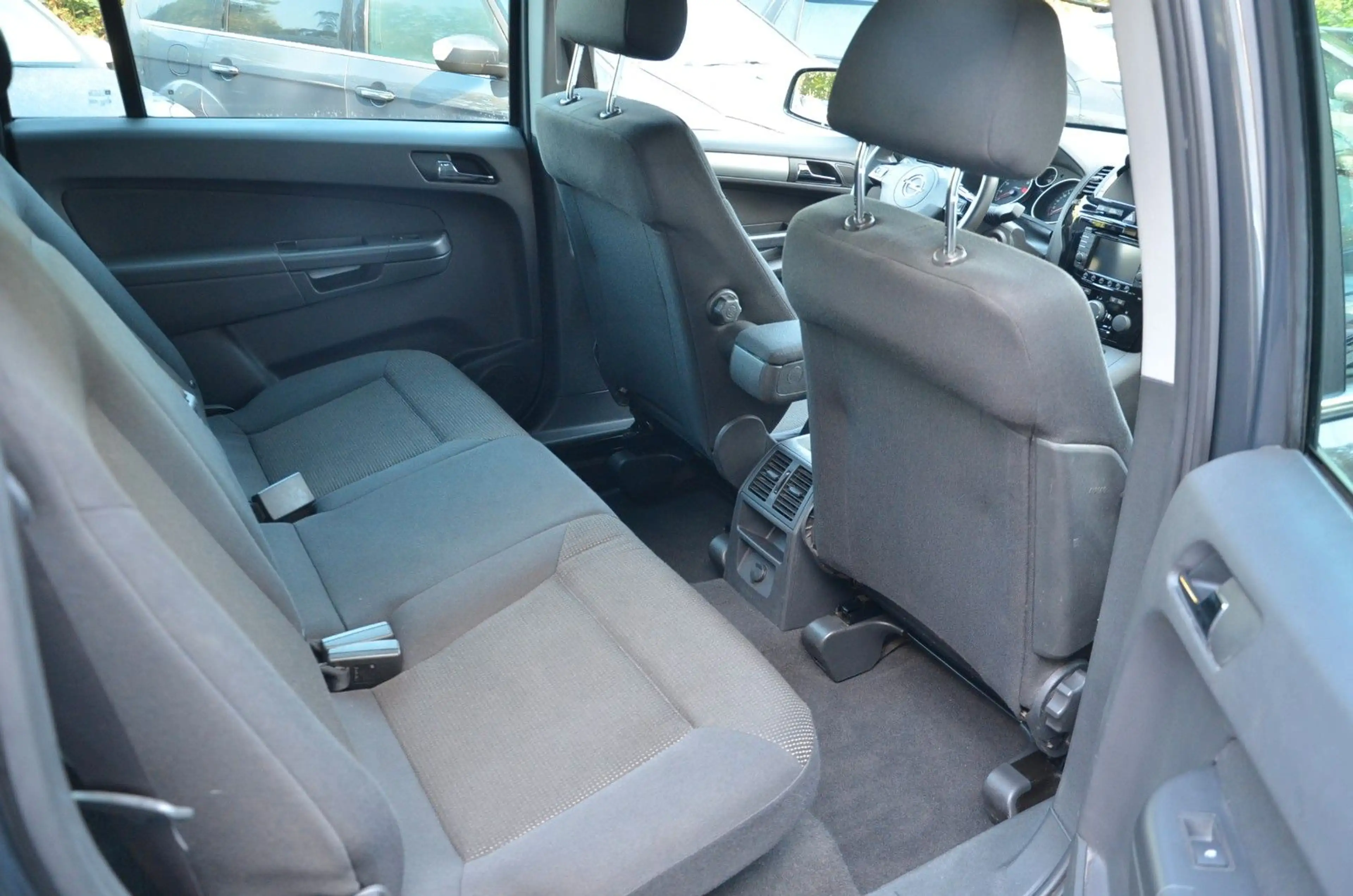 Opel Zafira B Family Plus 1.8 Navi Xenon 7 Sitze — photo 14