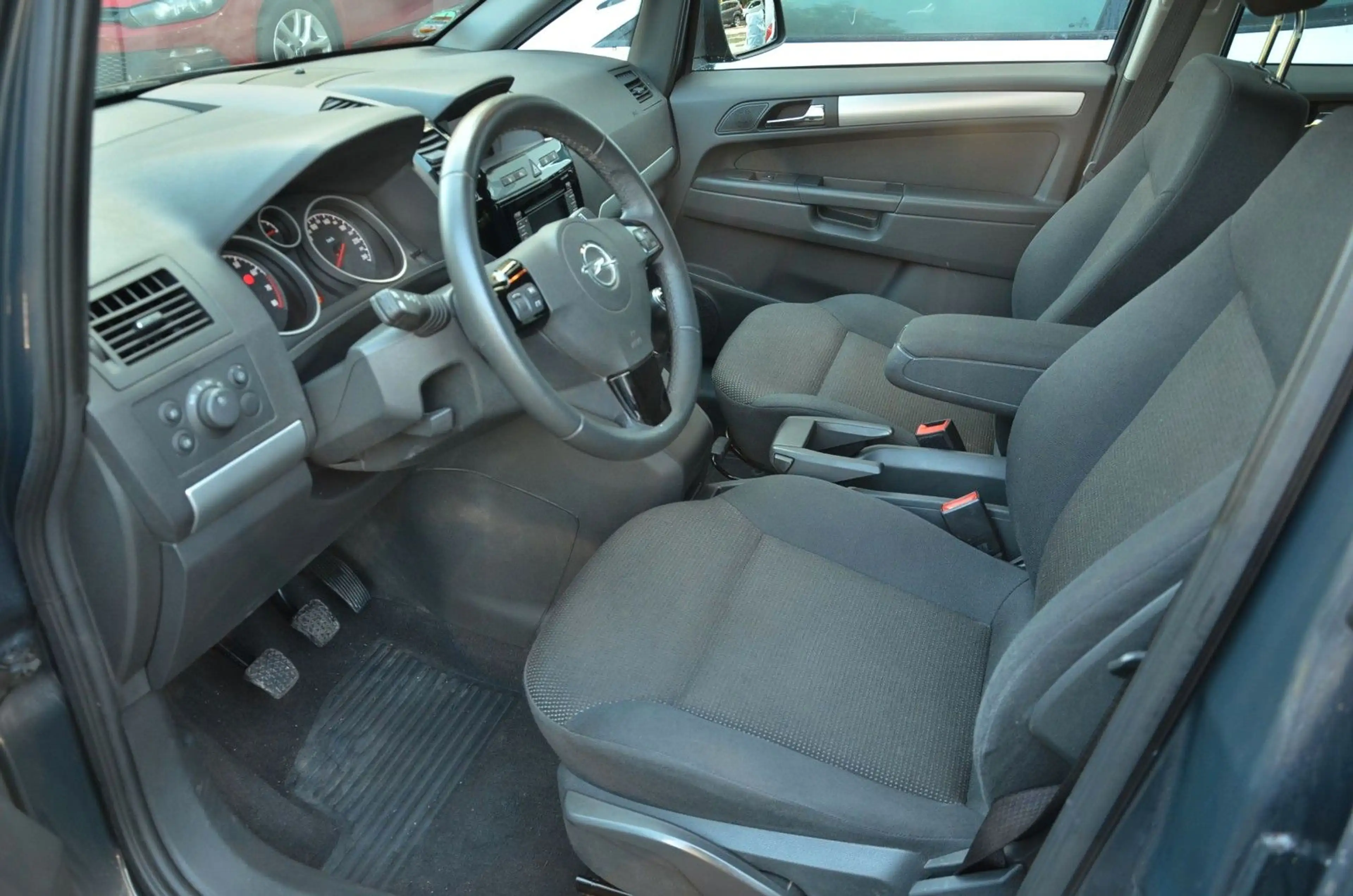 Opel Zafira B Family Plus 1.8 Navi Xenon 7 Sitze — photo 9