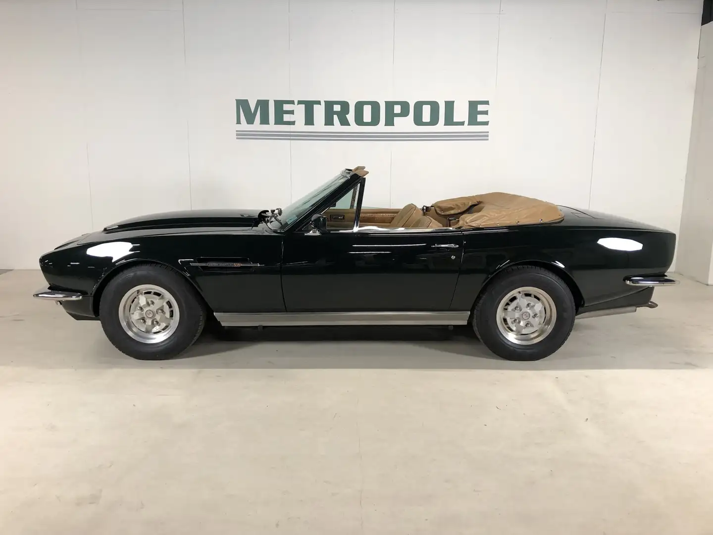 Aston Martin V8 Volante Convertible M0513 Grün - 2