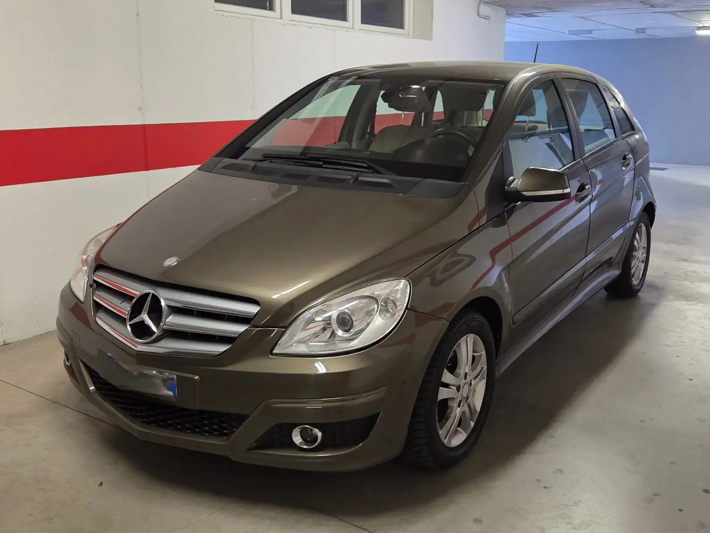 Mercedes-Benz B 180 B 180 Executive auto Hnědá - 1