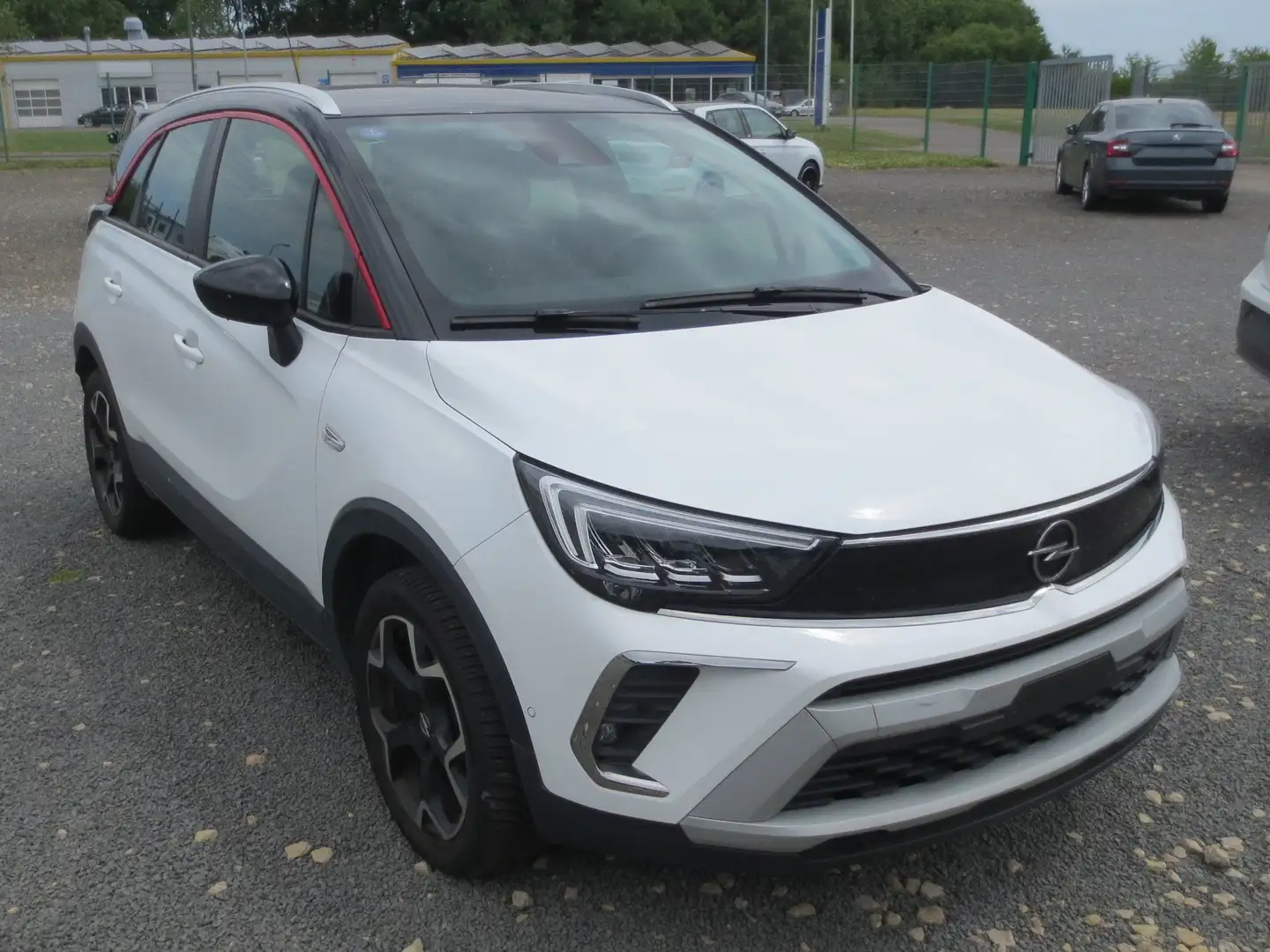 Opel Crossland 1.2 GS LINE Automatik *NAVI/LED/AHK* Weiß - 2