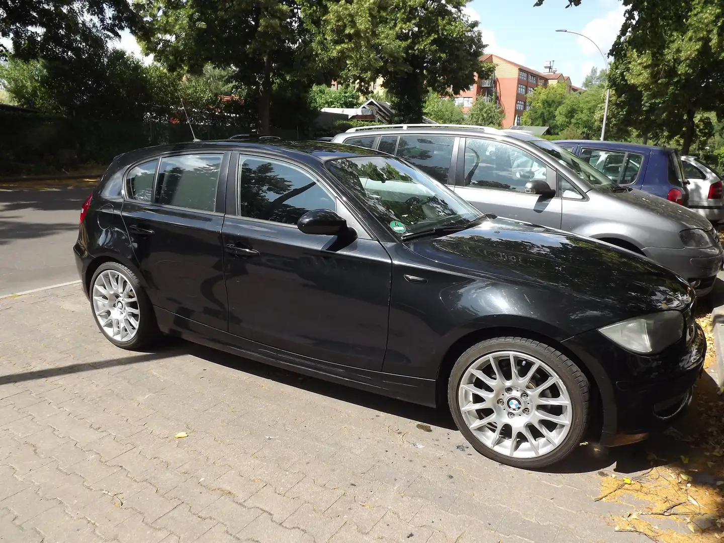 BMW 118 1er (5-Türer) 118i Czarny - 2