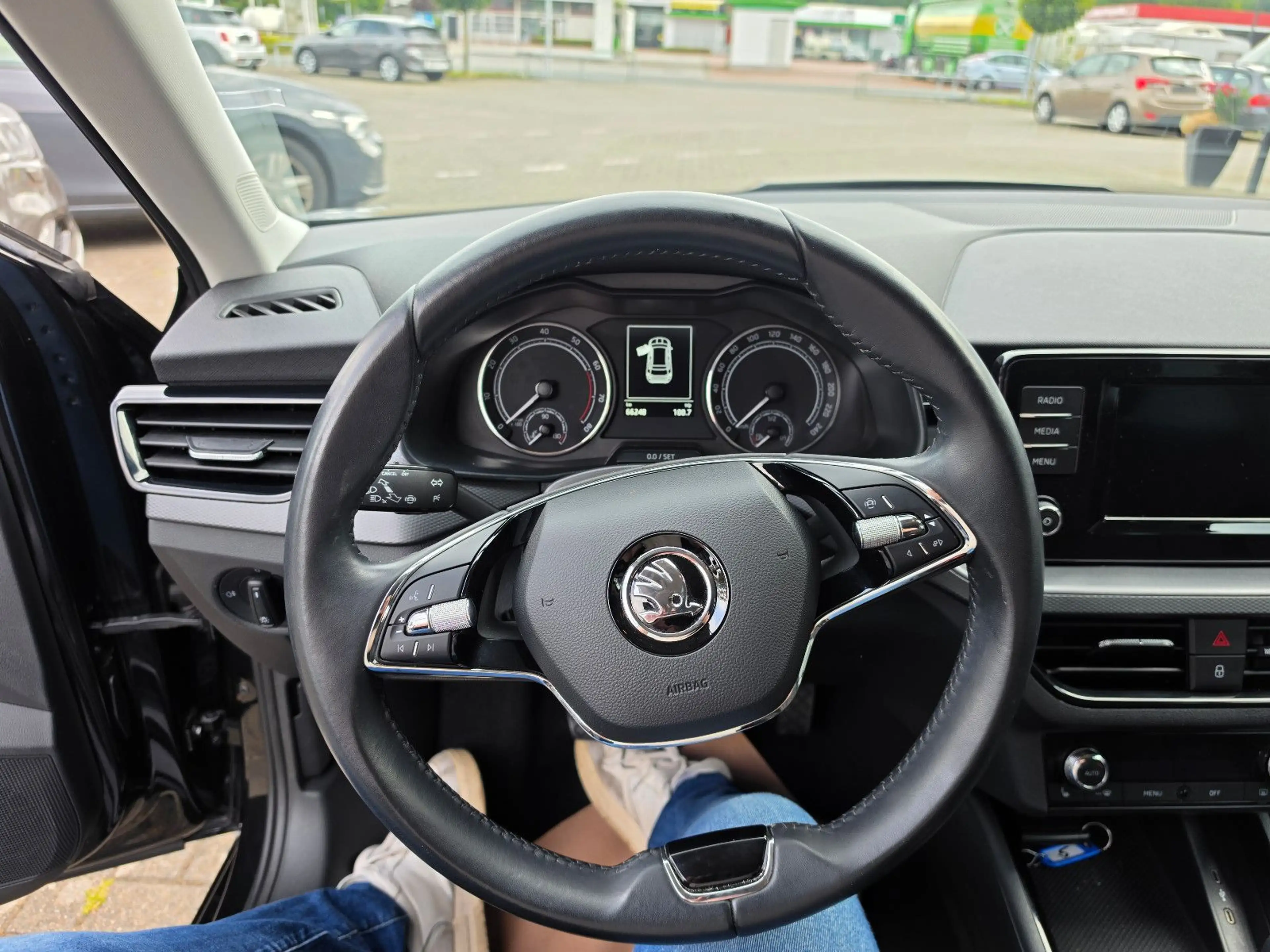 Skoda Kamiq Ambition SMART LINK SHZ TEMP PDC — photo 15