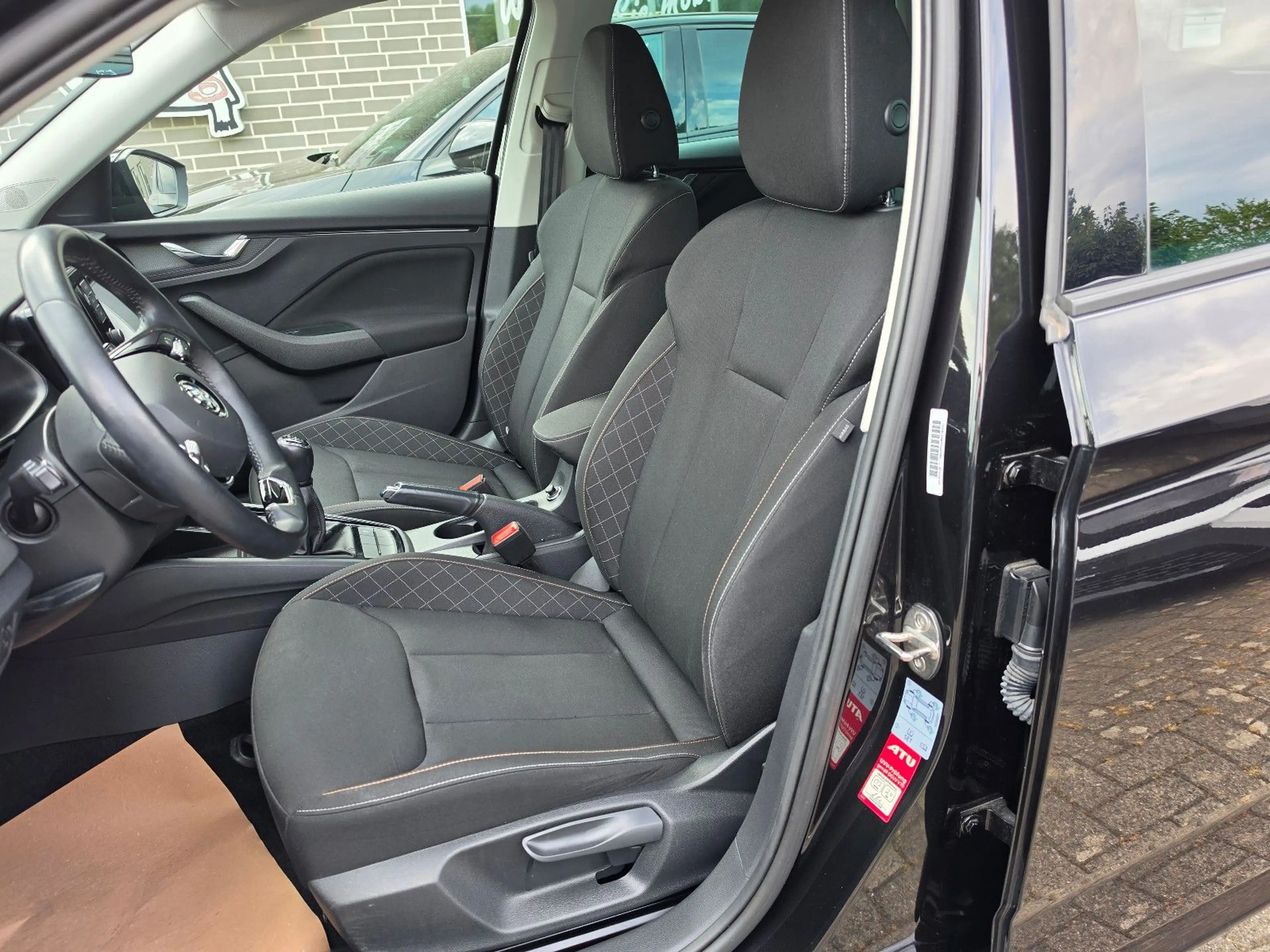 Skoda Kamiq Ambition SMART LINK SHZ TEMP PDC — photo 7