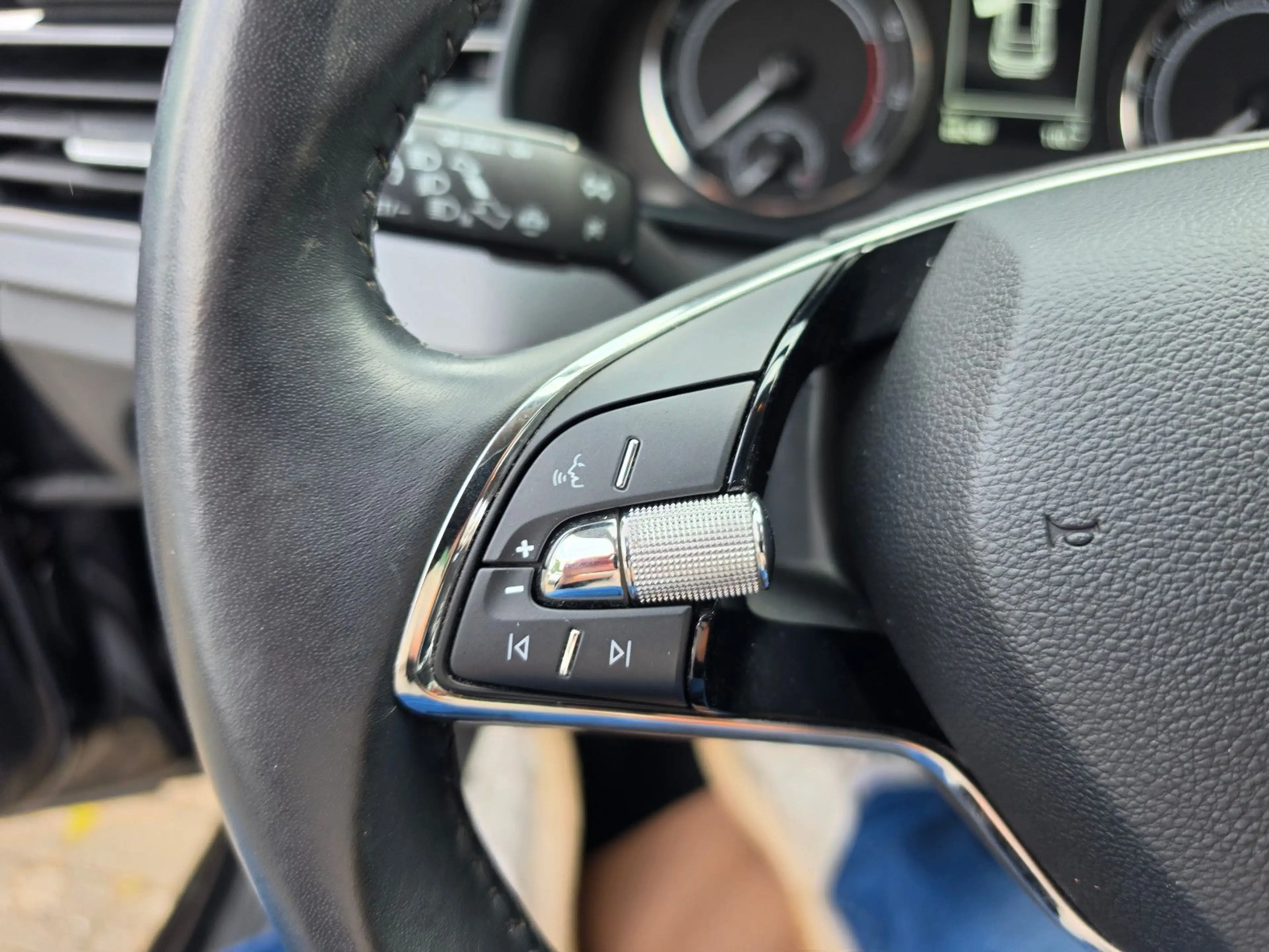 Skoda Kamiq Ambition SMART LINK SHZ TEMP PDC — photo 13