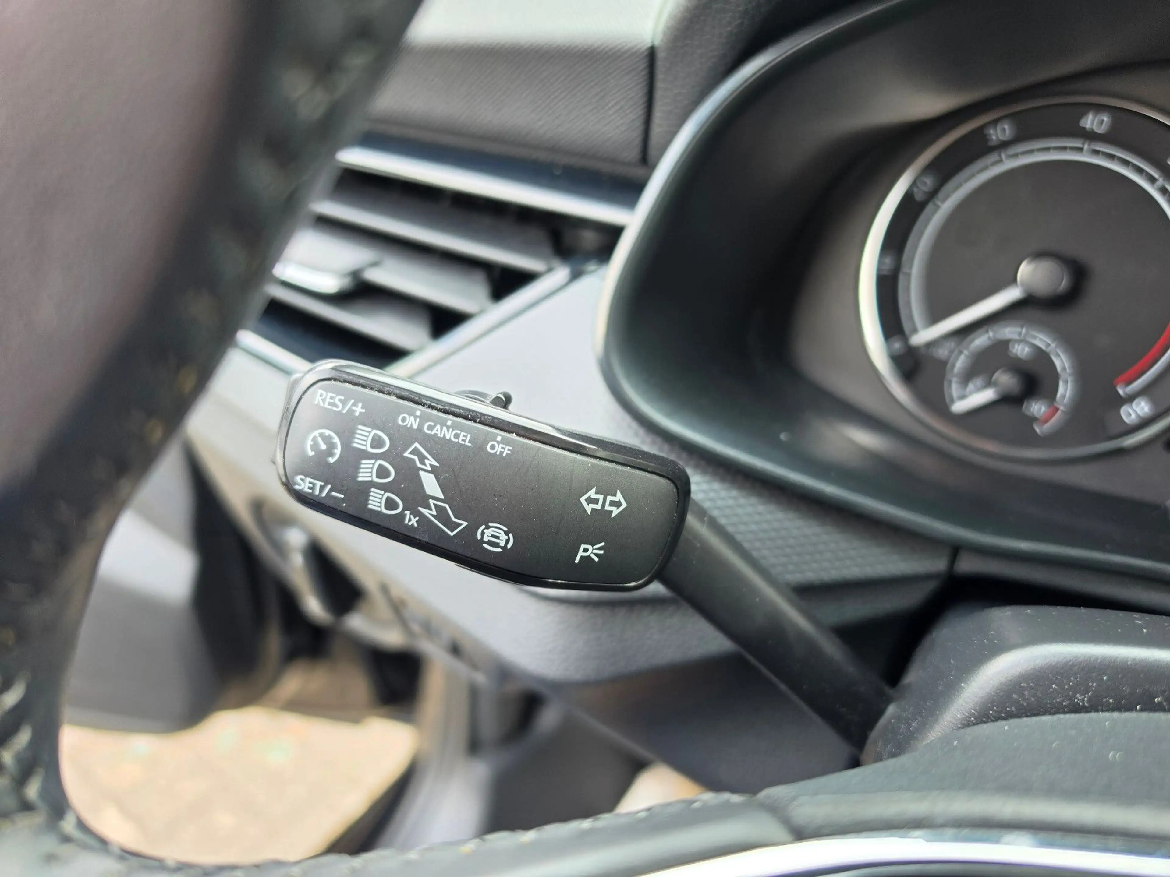 Skoda Kamiq Ambition SMART LINK SHZ TEMP PDC — photo 12