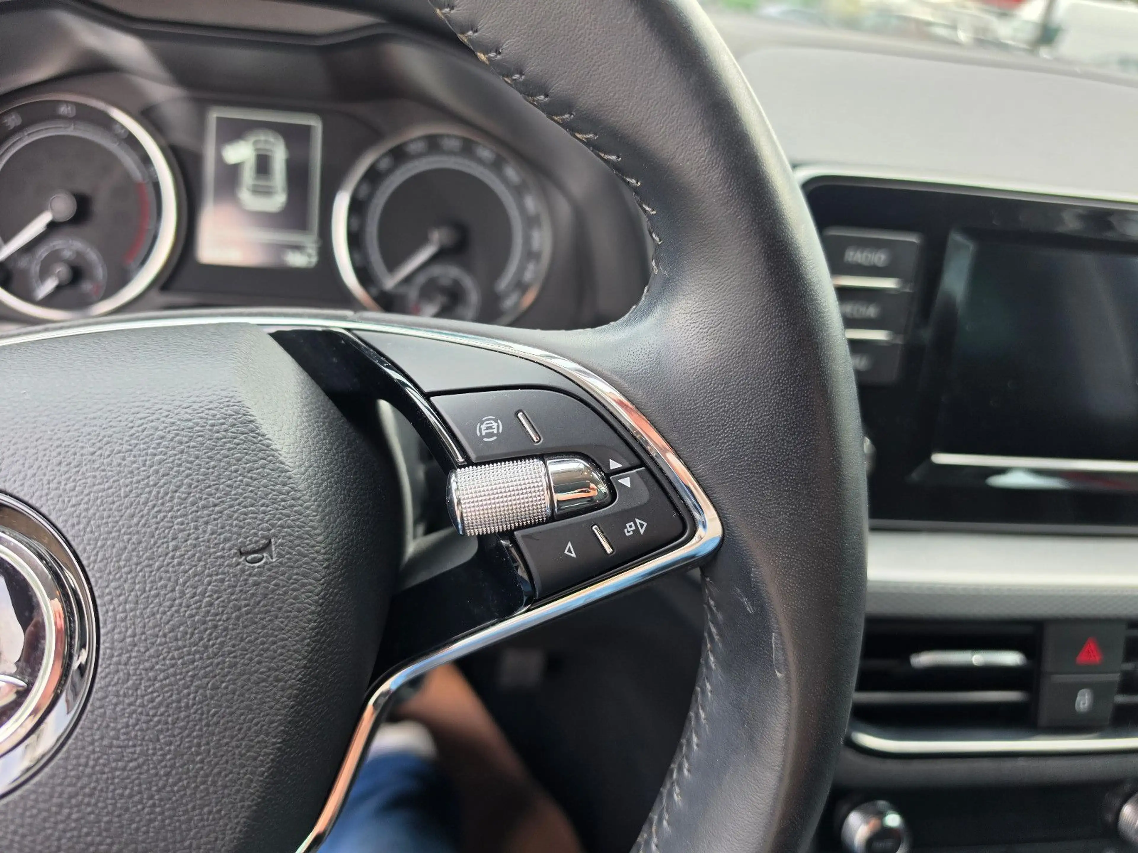 Skoda Kamiq Ambition SMART LINK SHZ TEMP PDC — photo 14