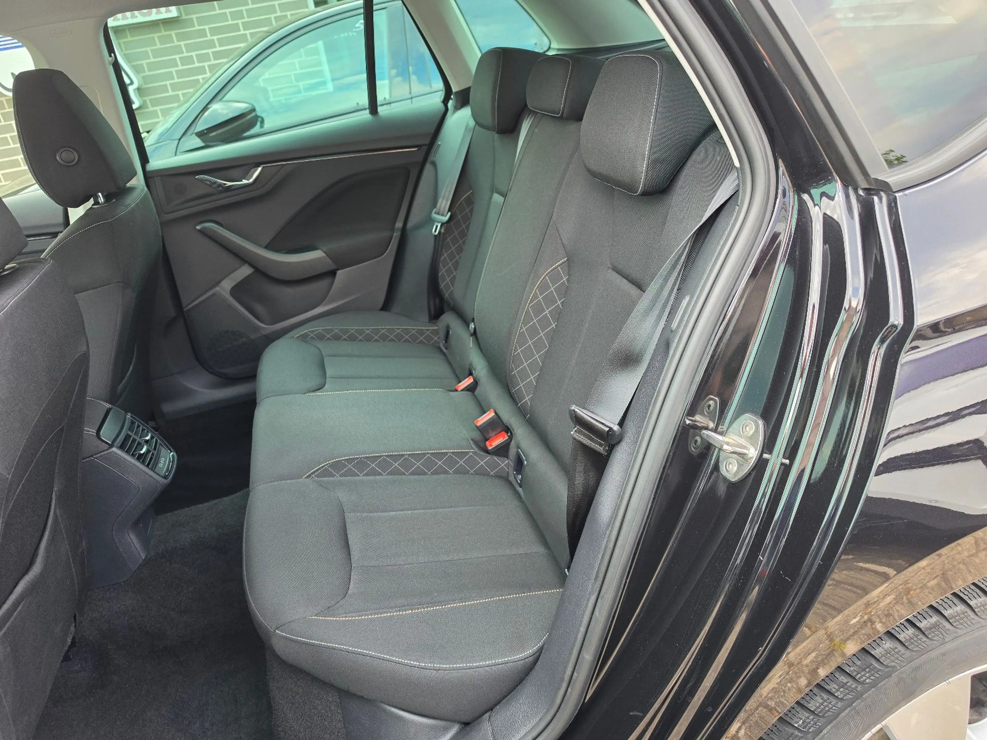 Skoda Kamiq Ambition SMART LINK SHZ TEMP PDC — photo 6