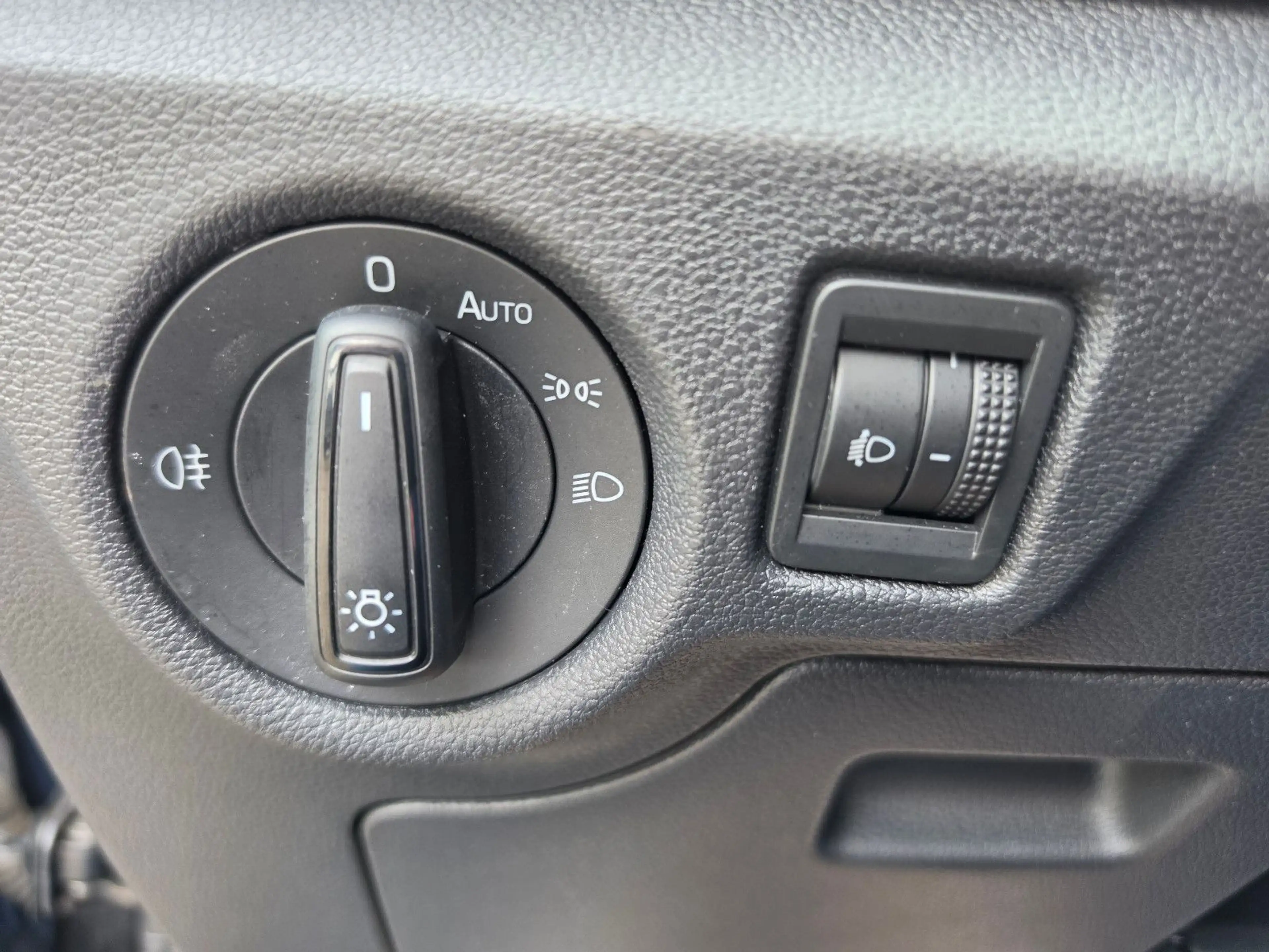 Skoda Kamiq Ambition SMART LINK SHZ TEMP PDC — photo 11