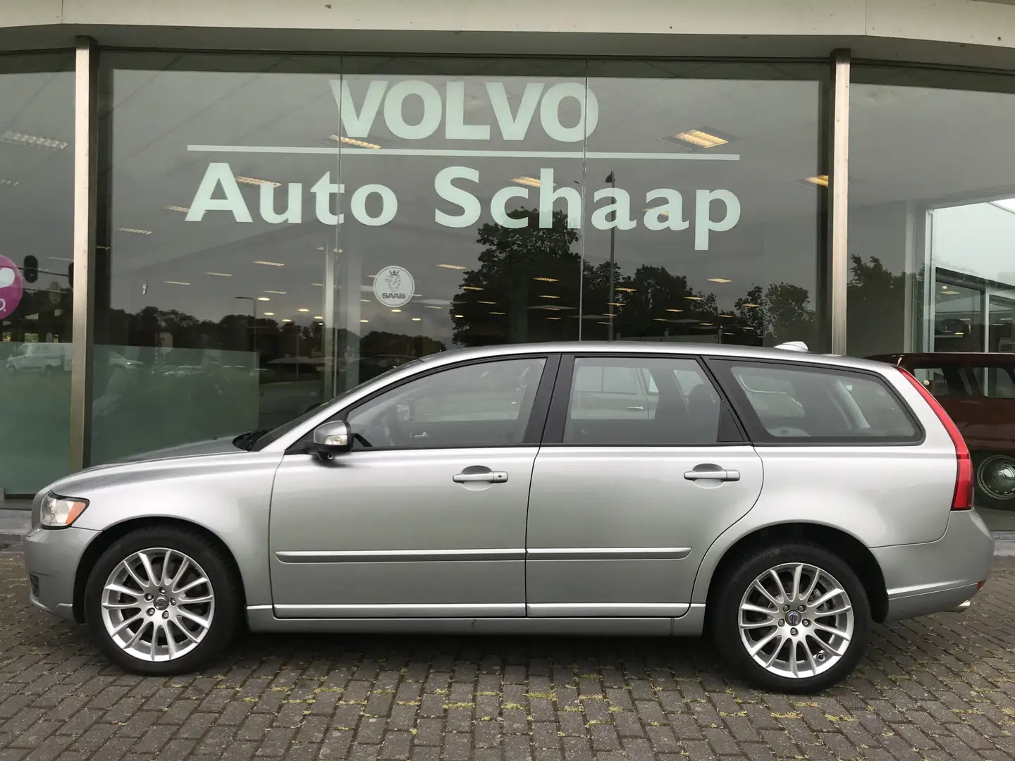 Volvo V50 2.5 T5 AWD Summum Automaat | Rijklaar incl garanti Gris - 2
