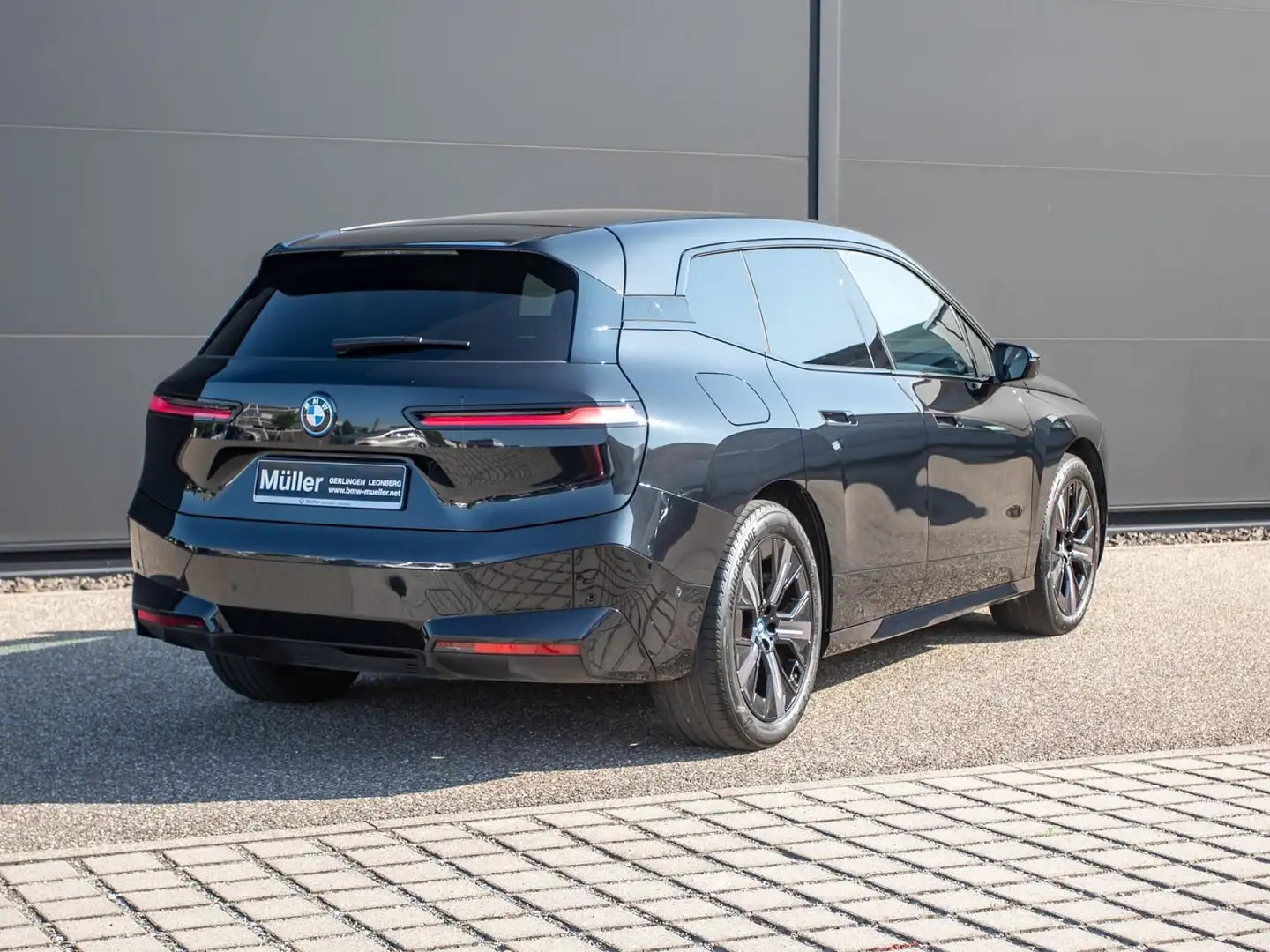 BMW iX xDrive40 Sportpaket AHK Laser GSD ACC 360° 1VB H/K Schwarz - 2