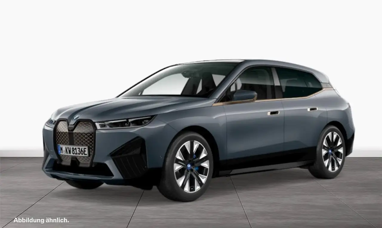 BMW iX