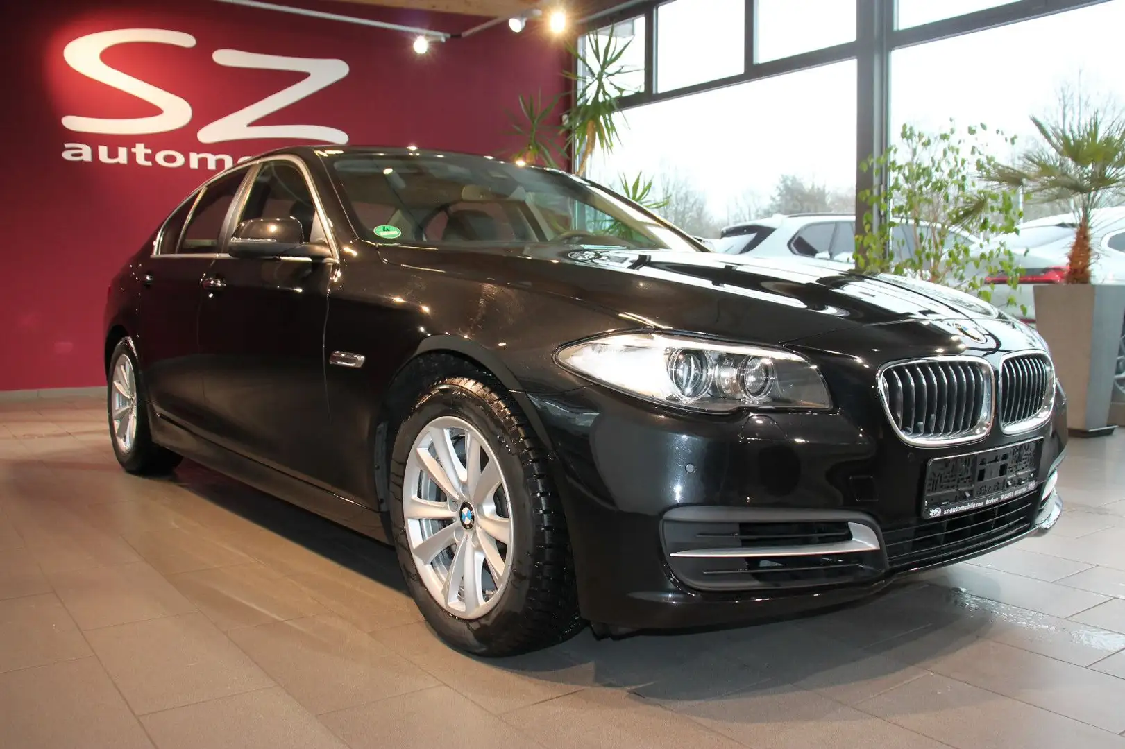BMW 520 i Limousine Head-Up Kamera AHK Navi SHZ Schwarz - 1