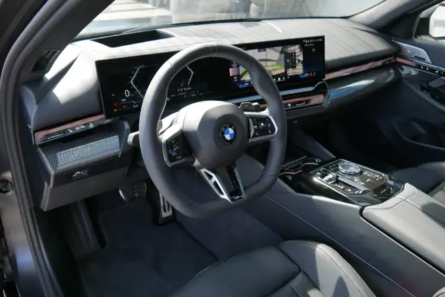 BMW 540 d xDrive *M-Paket Pro/AHK/Glasdach/Innovations Paket/360°/Sitzlüftung/M-Sitze/B&W Sound/Adapt. LED/D Ansicht 11