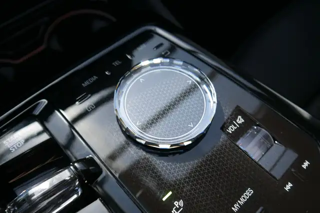 BMW 540 d xDrive *M-Paket Pro/AHK/Glasdach/Innovations Paket/360°/Sitzlüftung/M-Sitze/B&W Sound/Adapt. LED/D Ansicht 25