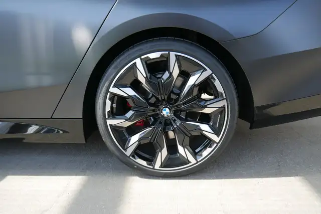 BMW 540 d xDrive *M-Paket Pro/AHK/Glasdach/Innovations Paket/360°/Sitzlüftung/M-Sitze/B&W Sound/Adapt. LED/D Ansicht 4