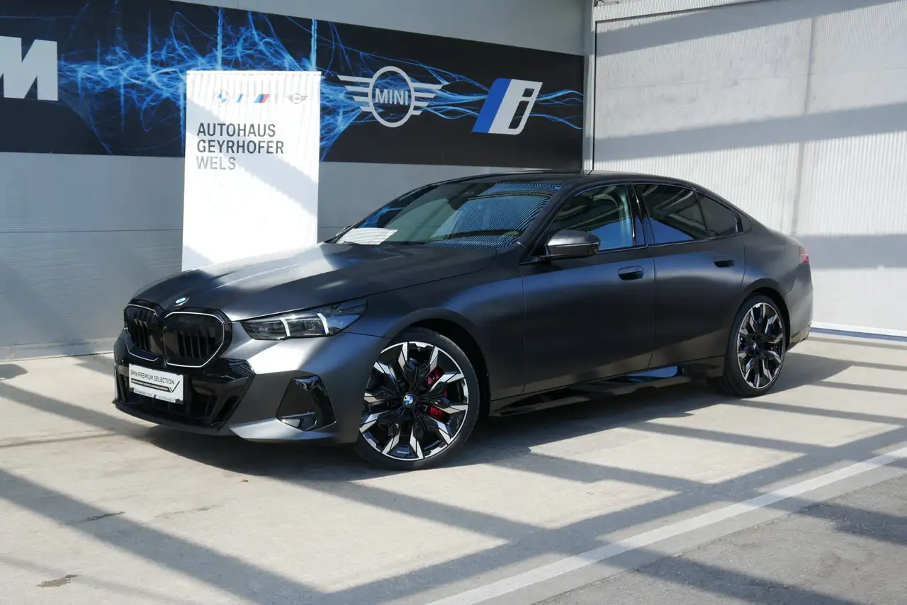 BMW 540 d xDrive *M-Paket Pro/AHK/Glasdach/Innovations Paket/360°/Sitzlüftung/M-Sitze/B&W Sound/Adapt. LED/D