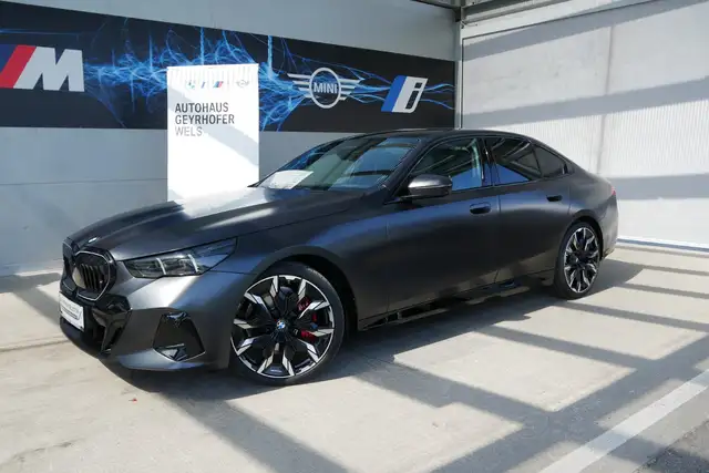 BMW 540 d xDrive *M-Paket Pro/AHK/Glasdach/Innovations Paket/360°/Sitzlüftung/M-Sitze/B&W Sound/Adapt. LED/D Ansicht 3
