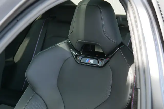 BMW 540 d xDrive *M-Paket Pro/AHK/Glasdach/Innovations Paket/360°/Sitzlüftung/M-Sitze/B&W Sound/Adapt. LED/D Ansicht 15