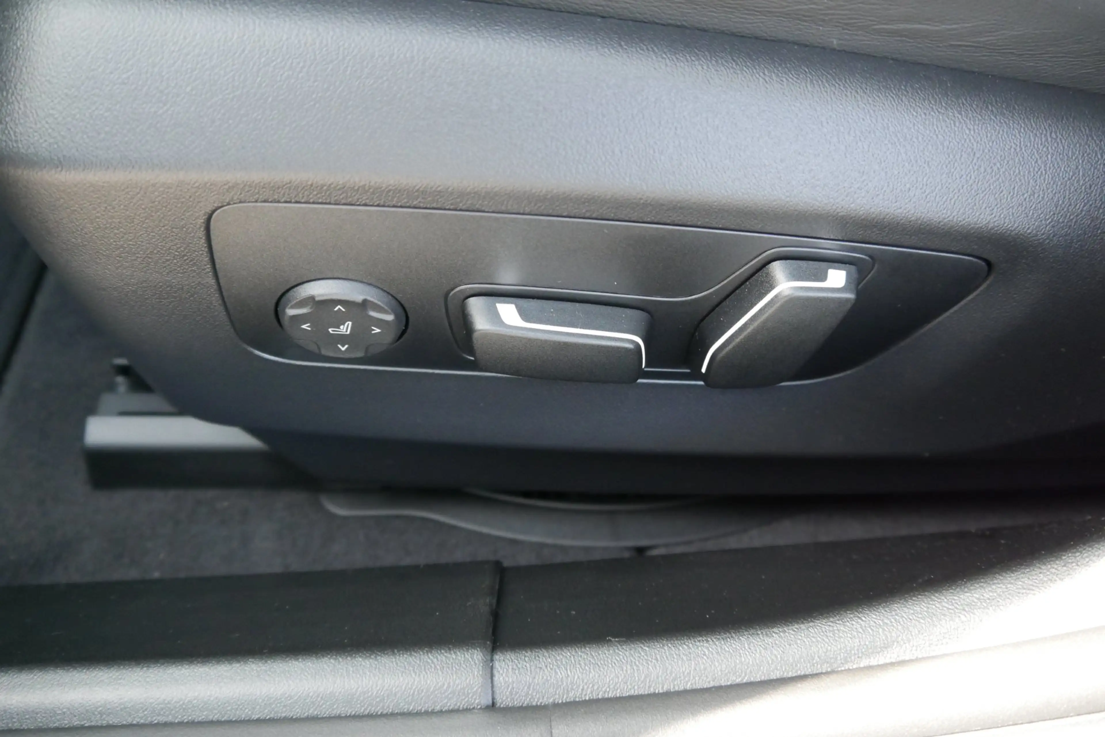 BMW 540 d xDrive *M-Paket Pro/AHK/Glasdach/Innovations Paket/360°/Sitzlüftung/M-Sitze/B&W Sound/Adapt. LED/D — photo 13