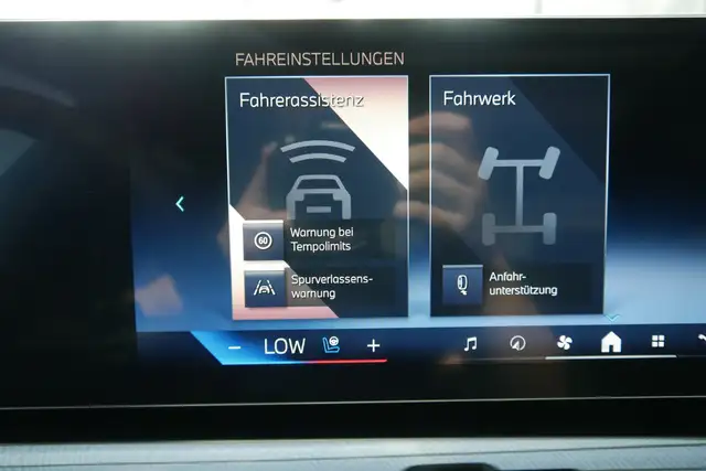 BMW 540 d xDrive *M-Paket Pro/AHK/Glasdach/Innovations Paket/360°/Sitzlüftung/M-Sitze/B&W Sound/Adapt. LED/D Ansicht 22