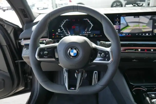 BMW 540 d xDrive *M-Paket Pro/AHK/Glasdach/Innovations Paket/360°/Sitzlüftung/M-Sitze/B&W Sound/Adapt. LED/D Ansicht 18