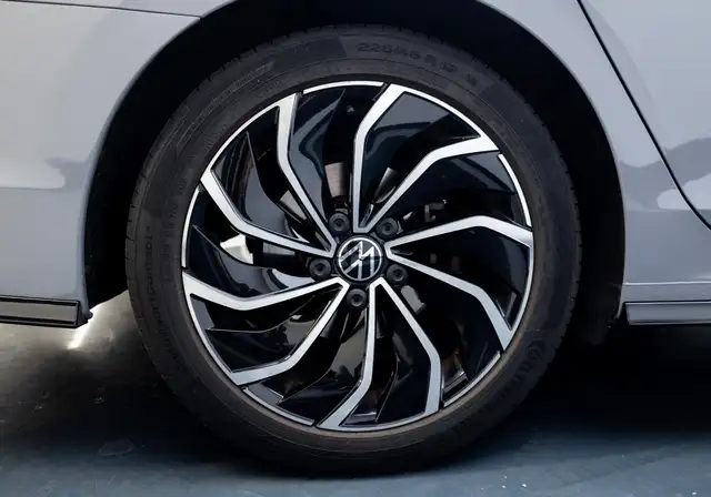 Volkswagen Golf view 23