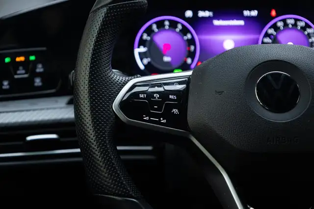 Volkswagen Golf view 21