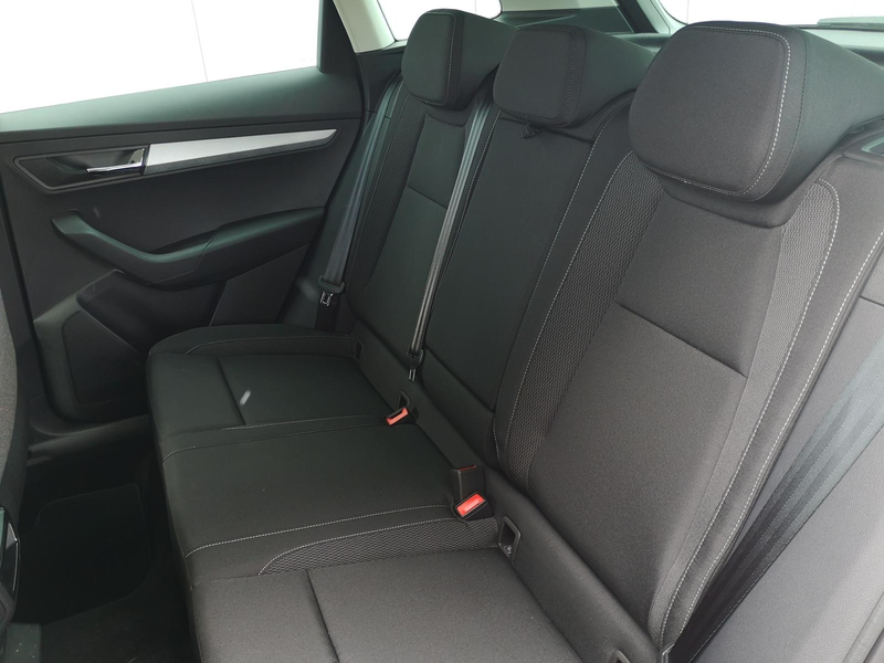 Skoda Karoq 1.5TSI Selection DSG AHK Navi GV5 — photo 6